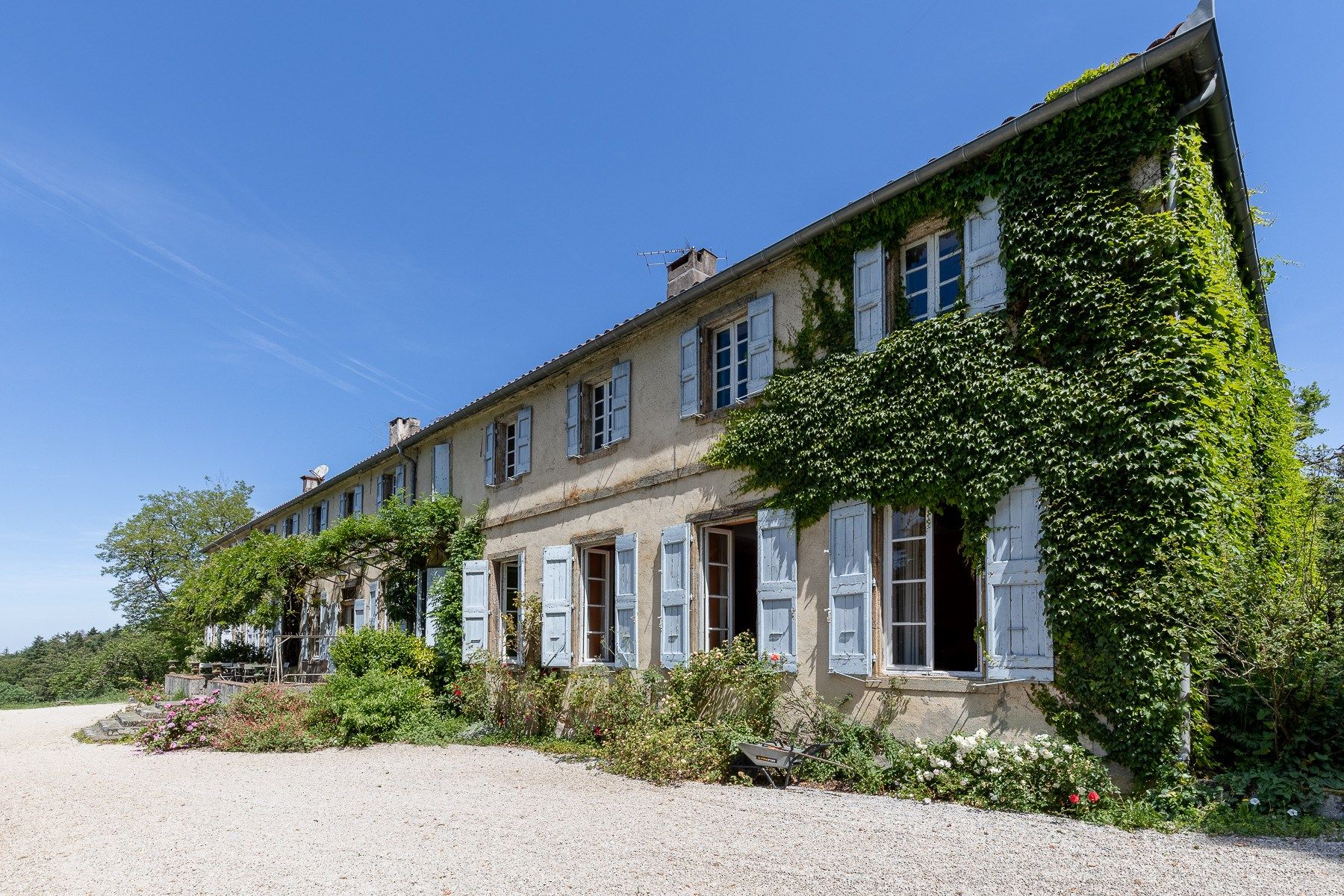 mansion 42 Rooms for sale on SOREZE (81540)
