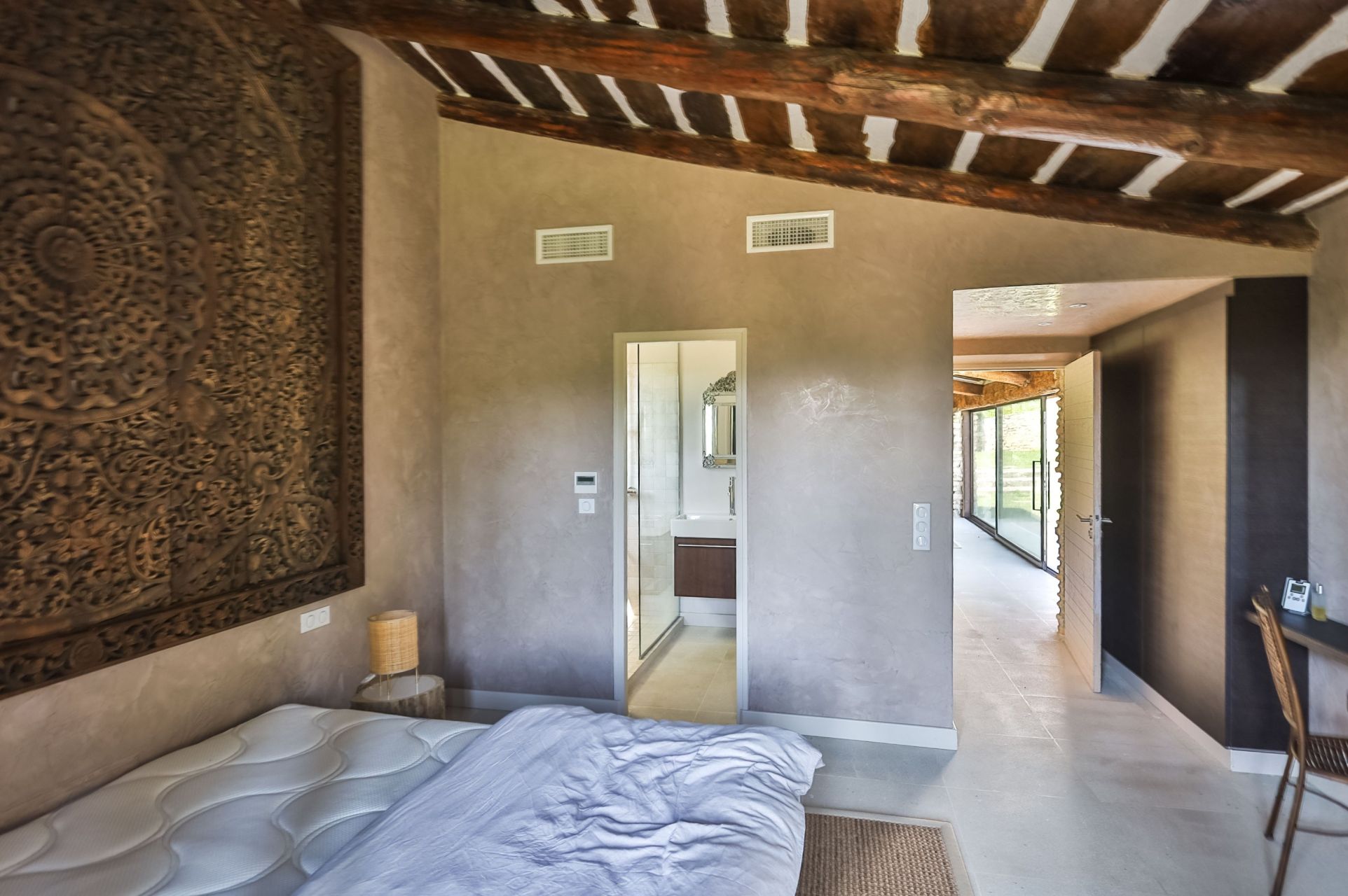 luxury house 6 Rooms for sale on APT (84400)