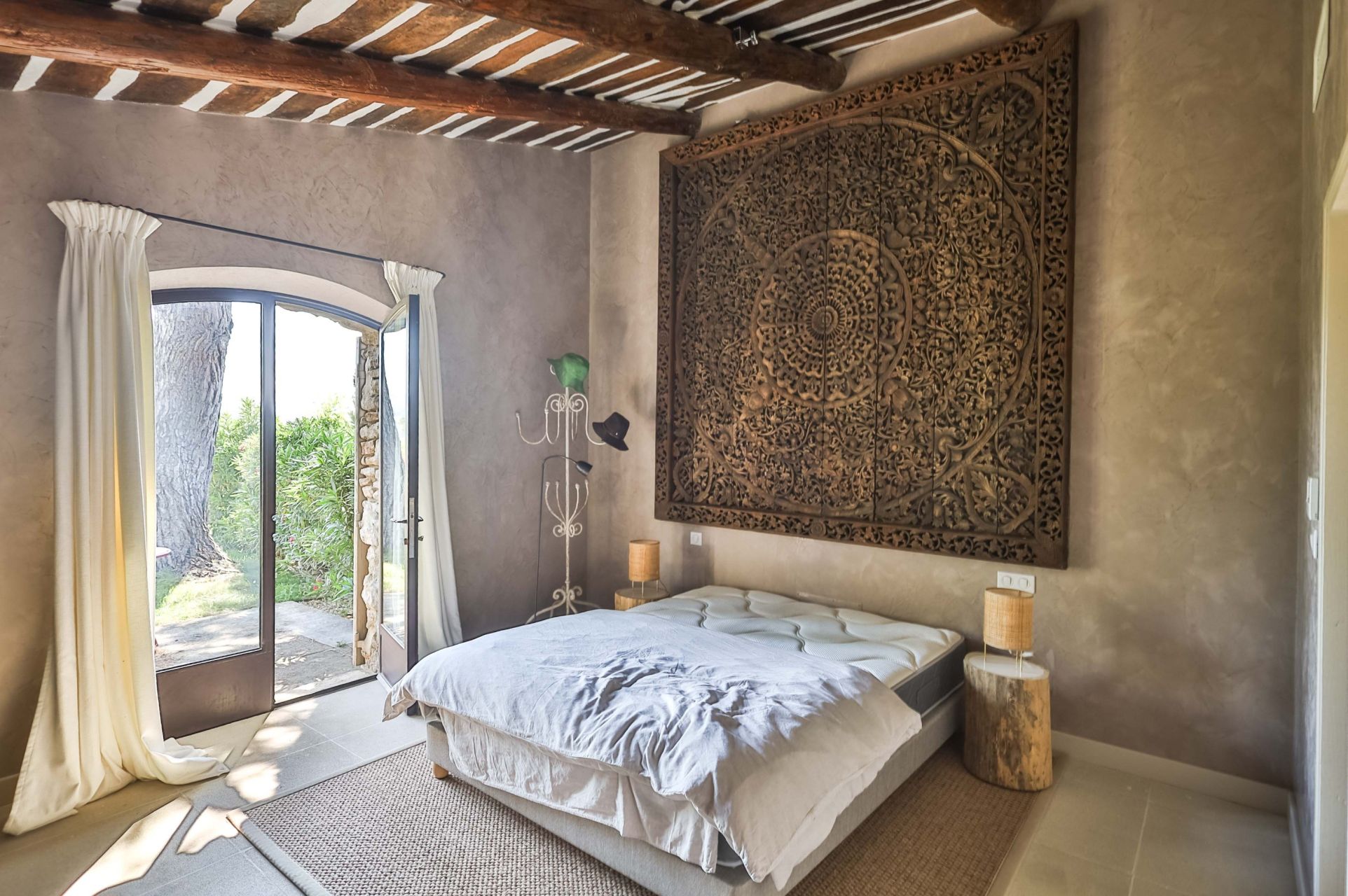 luxury house 6 Rooms for sale on APT (84400)