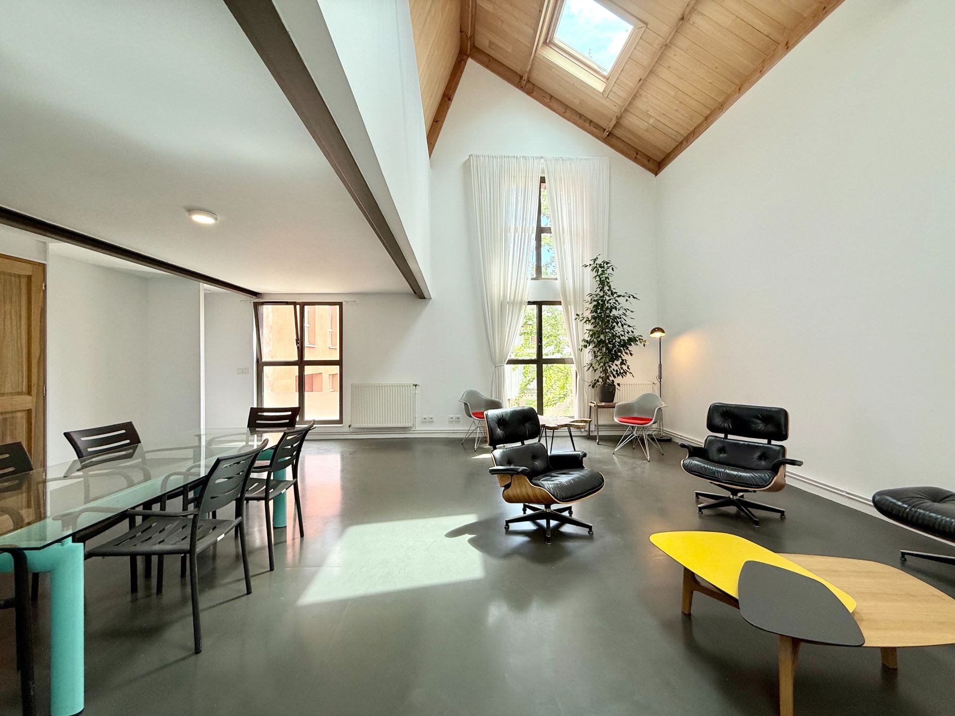 luxury apartment 4 Rooms for sale on LILLE (59800)