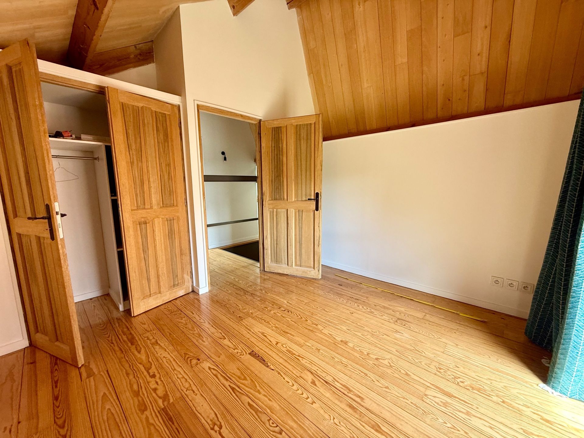 luxury apartment 4 Rooms for sale on LILLE (59800)