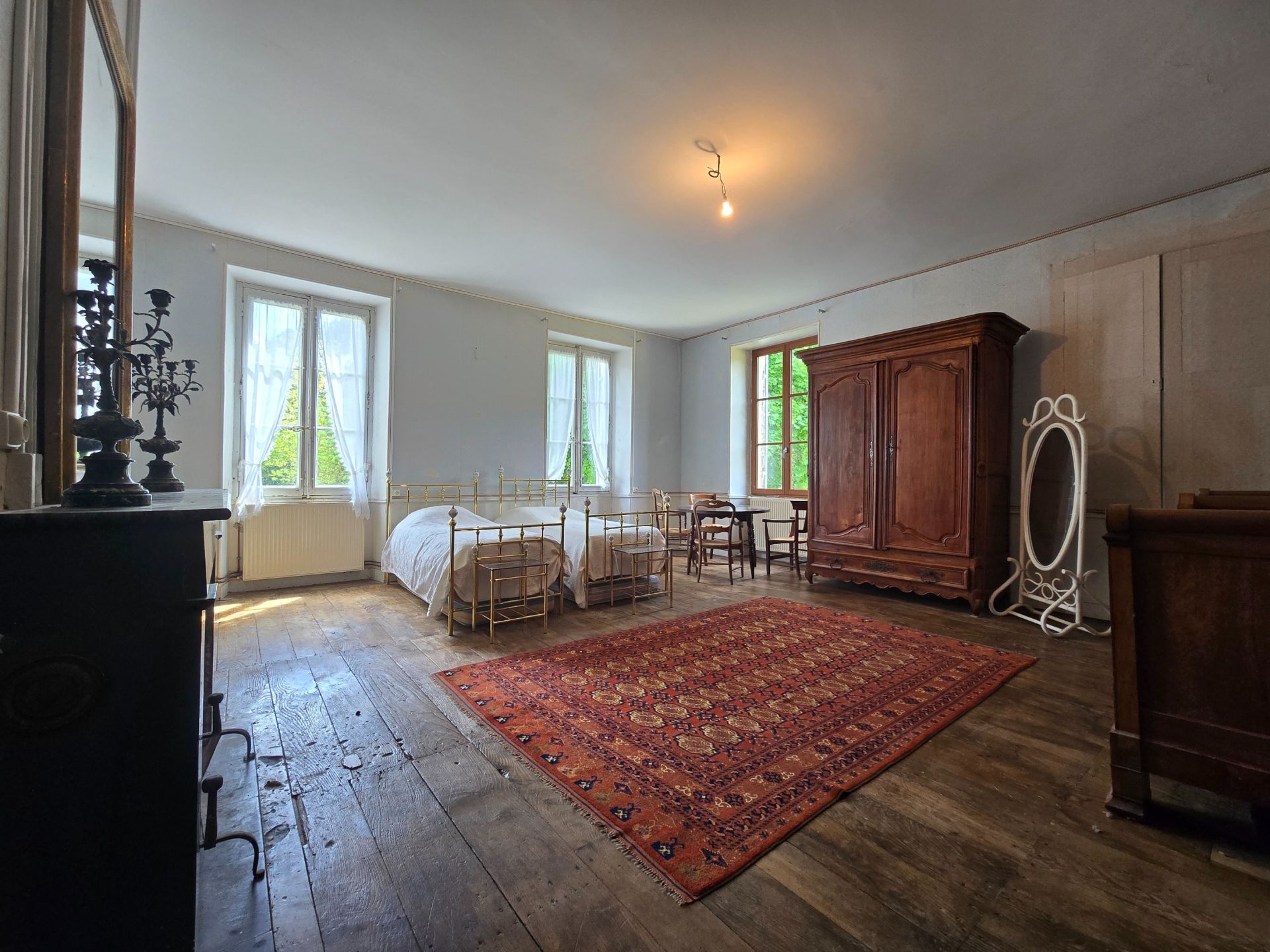 luxury house 20 Rooms for sale on PERIGUEUX (24000)