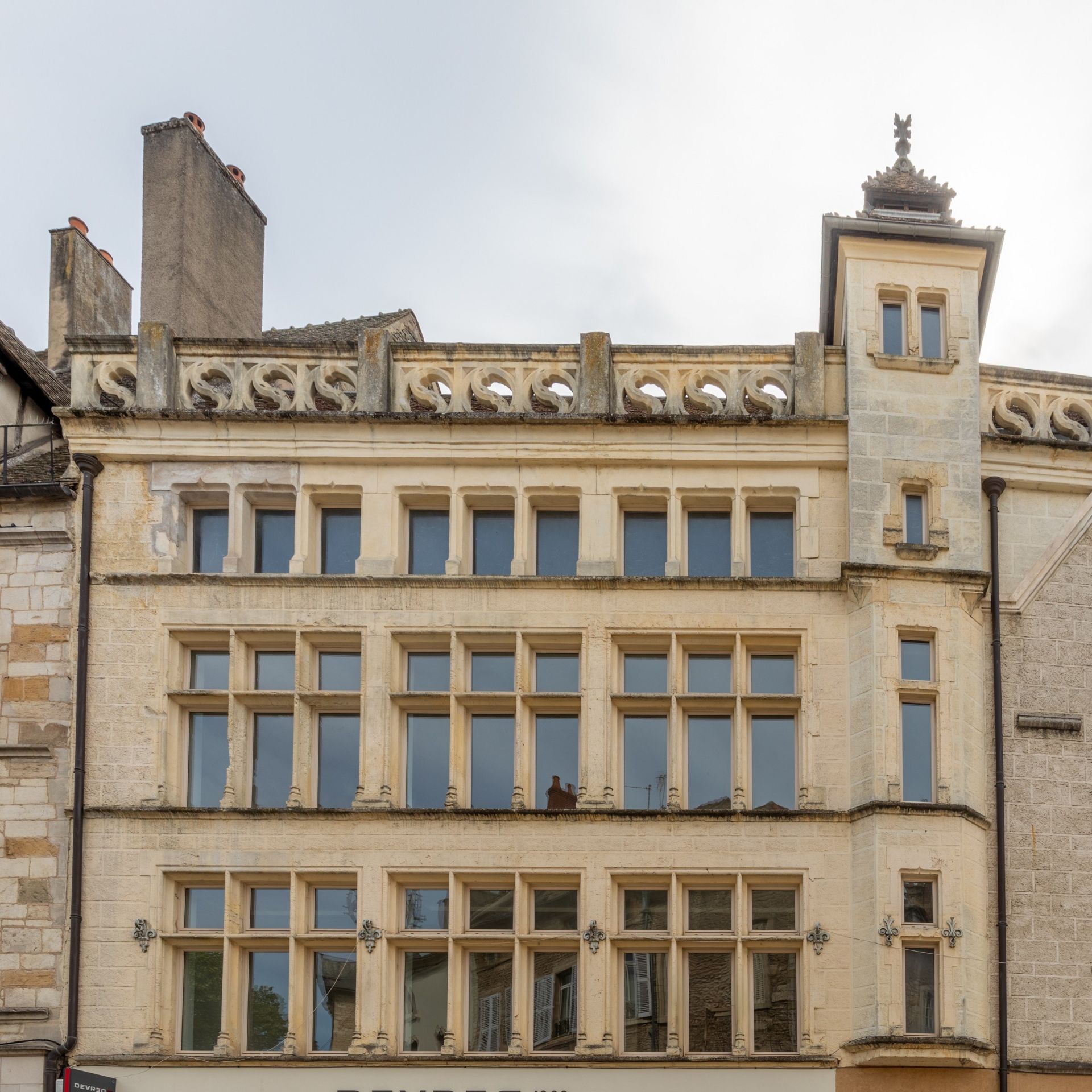 luxury apartment 4 Rooms for sale on BEAUNE (21200)