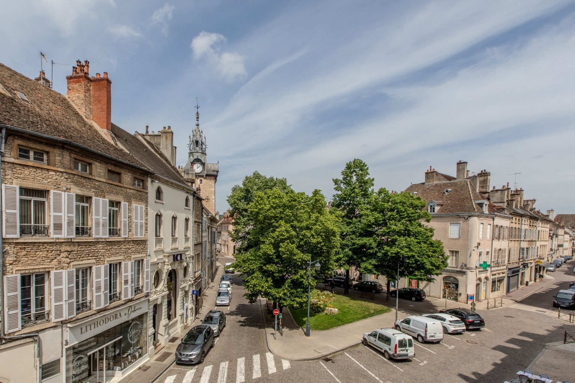 luxury apartment 4 Rooms for sale on BEAUNE (21200)