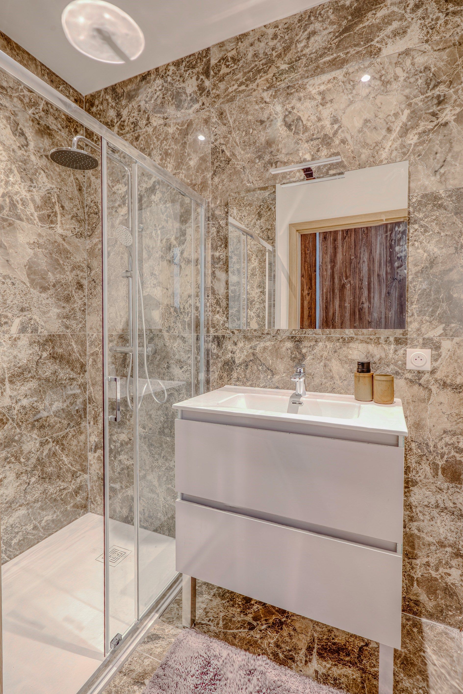 luxury apartment 4 Rooms for sale on BEAUNE (21200)