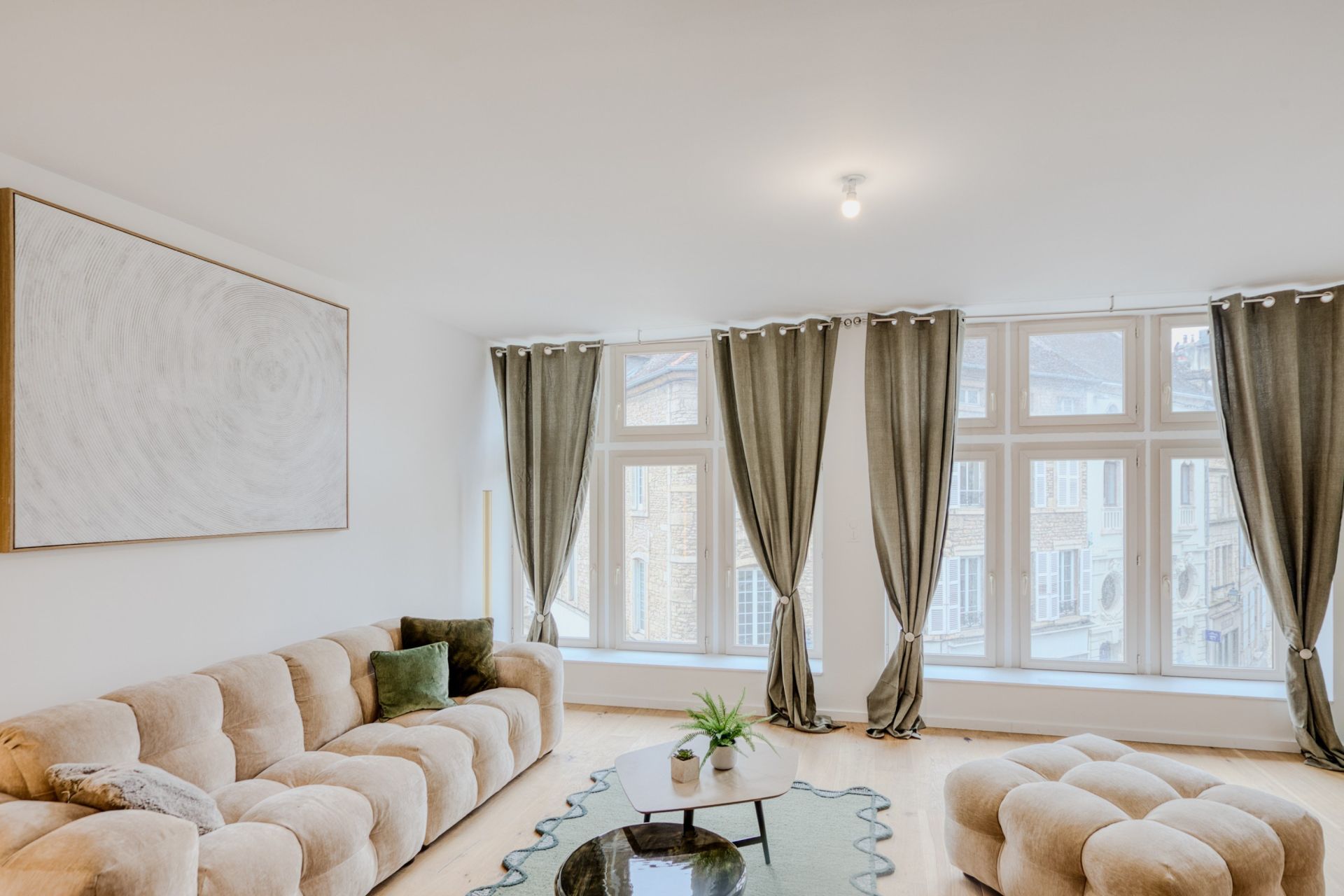 luxury apartment 4 Rooms for sale on BEAUNE (21200)