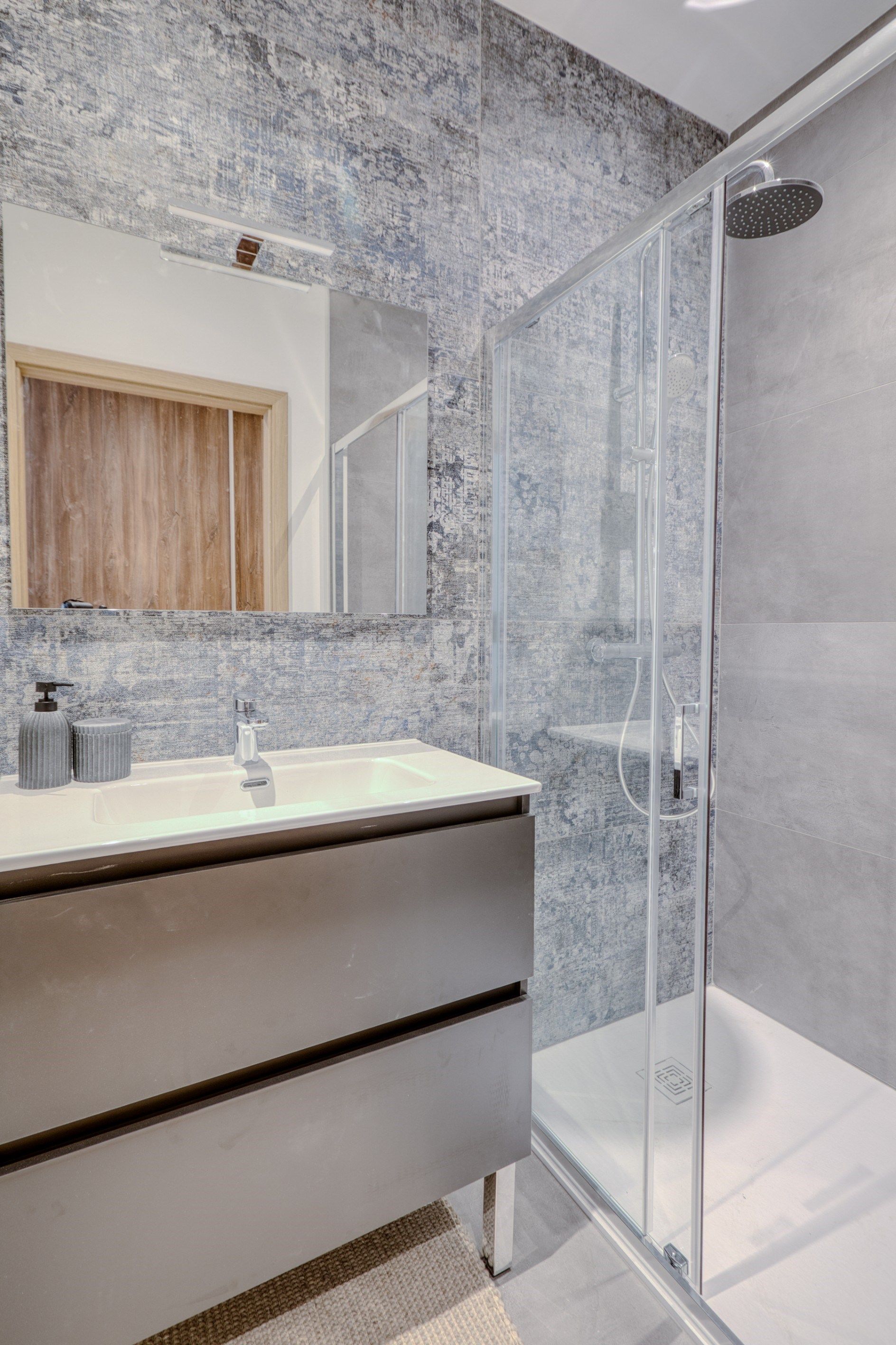 luxury apartment 4 Rooms for sale on BEAUNE (21200)