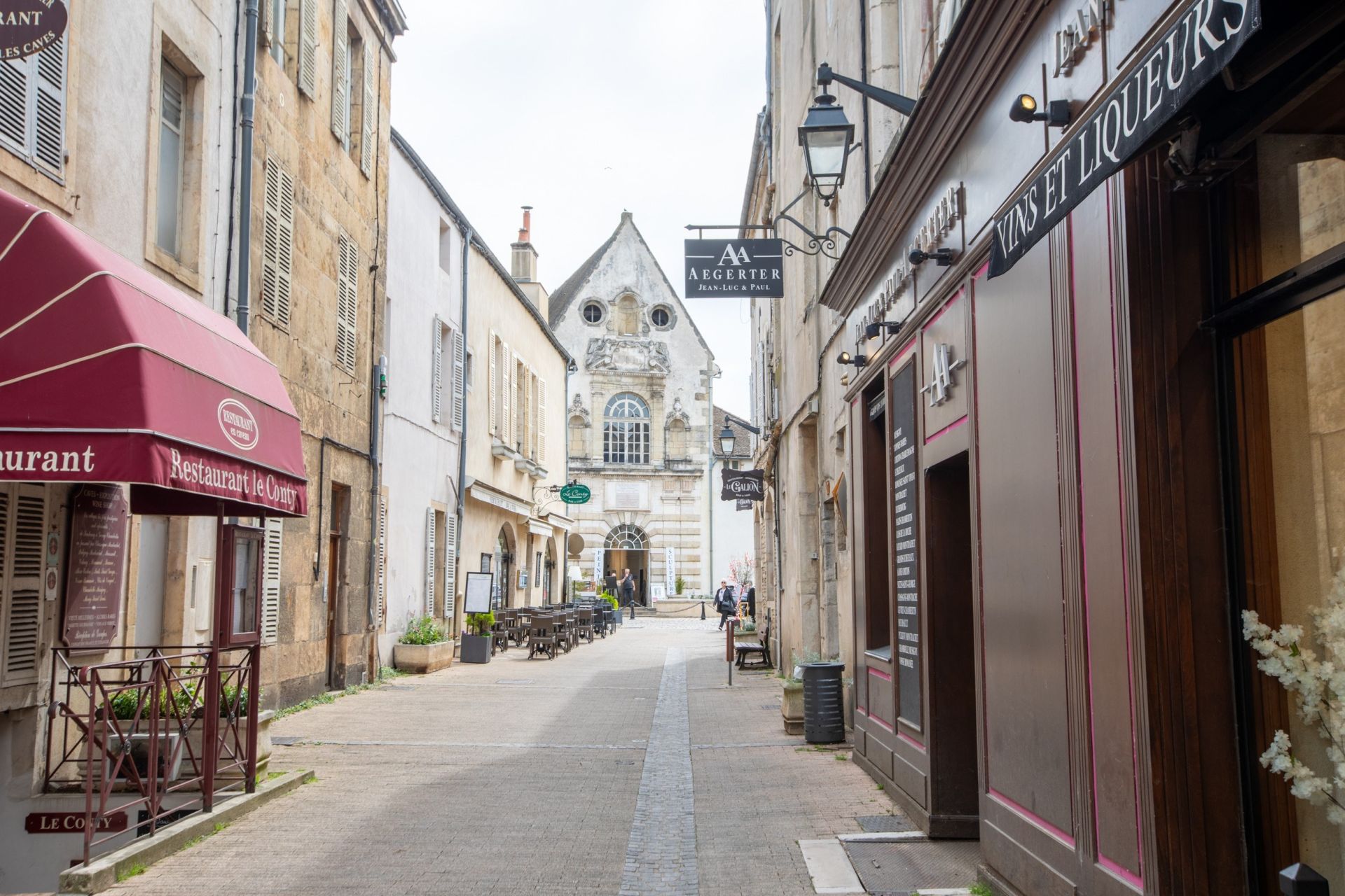 luxury apartment 4 Rooms for sale on BEAUNE (21200)