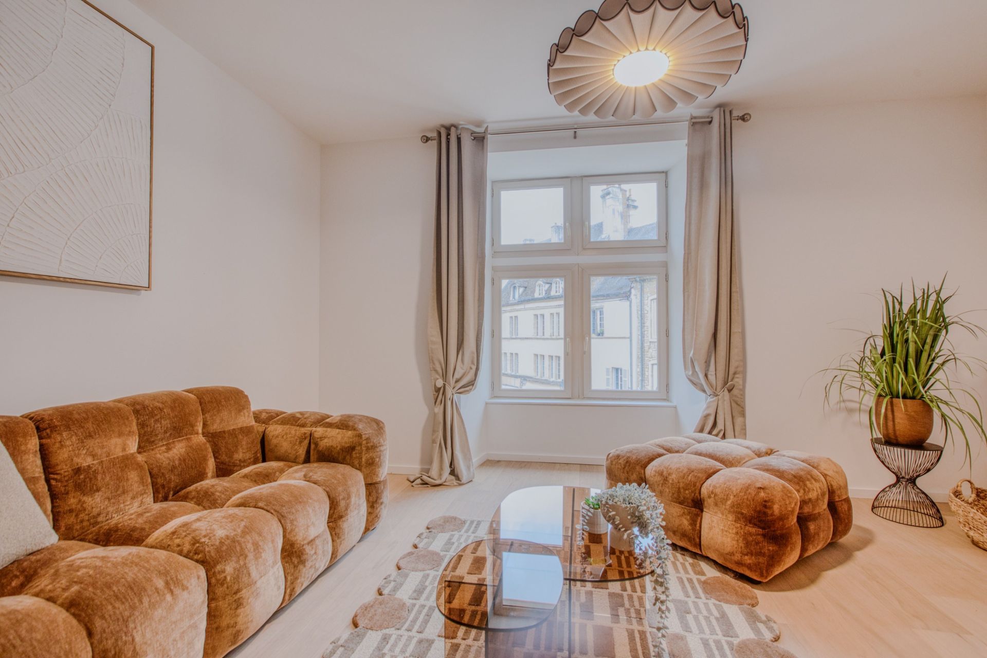luxury apartment 4 Rooms for sale on BEAUNE (21200)