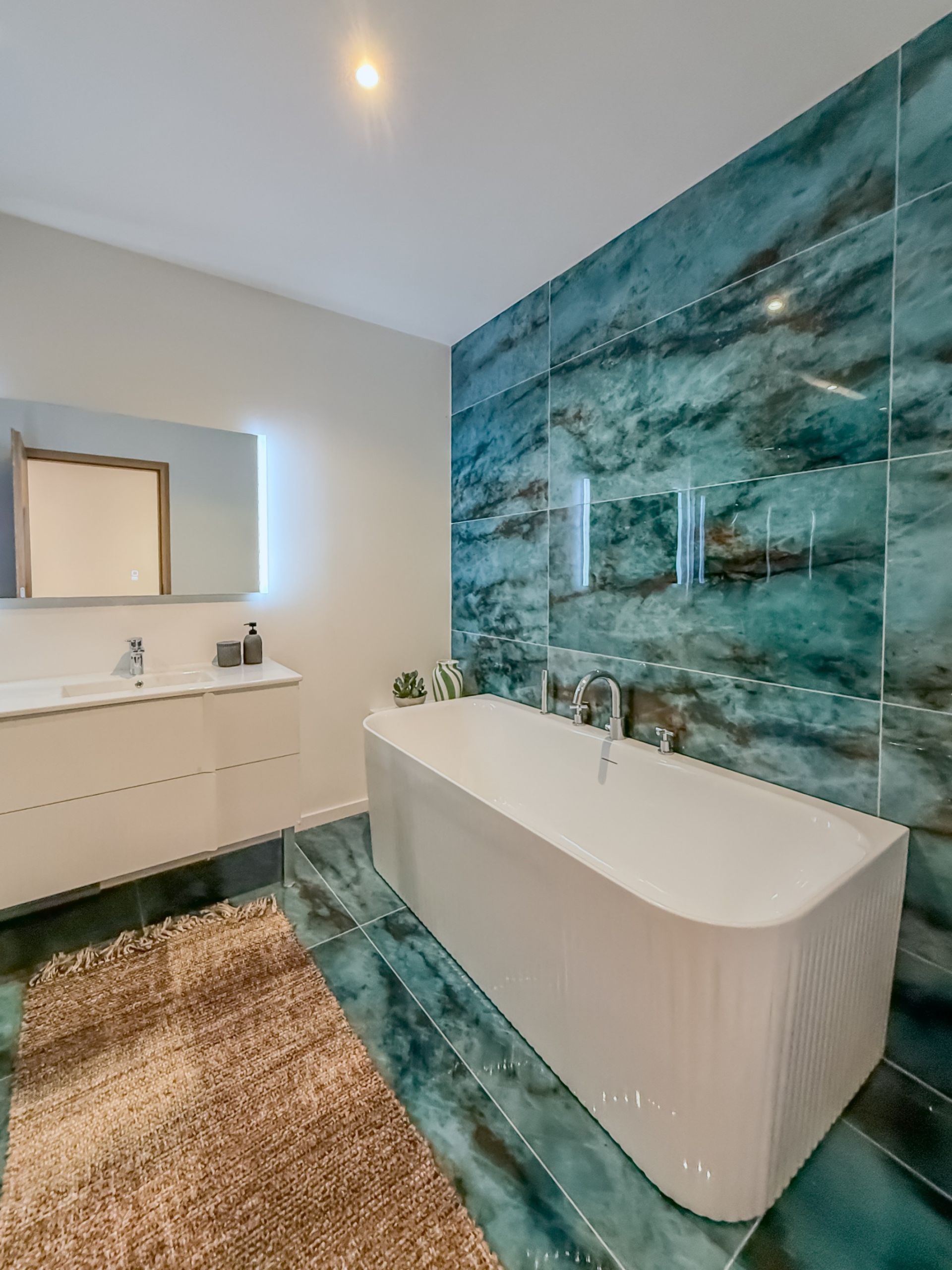 luxury apartment 4 Rooms for sale on BEAUNE (21200)