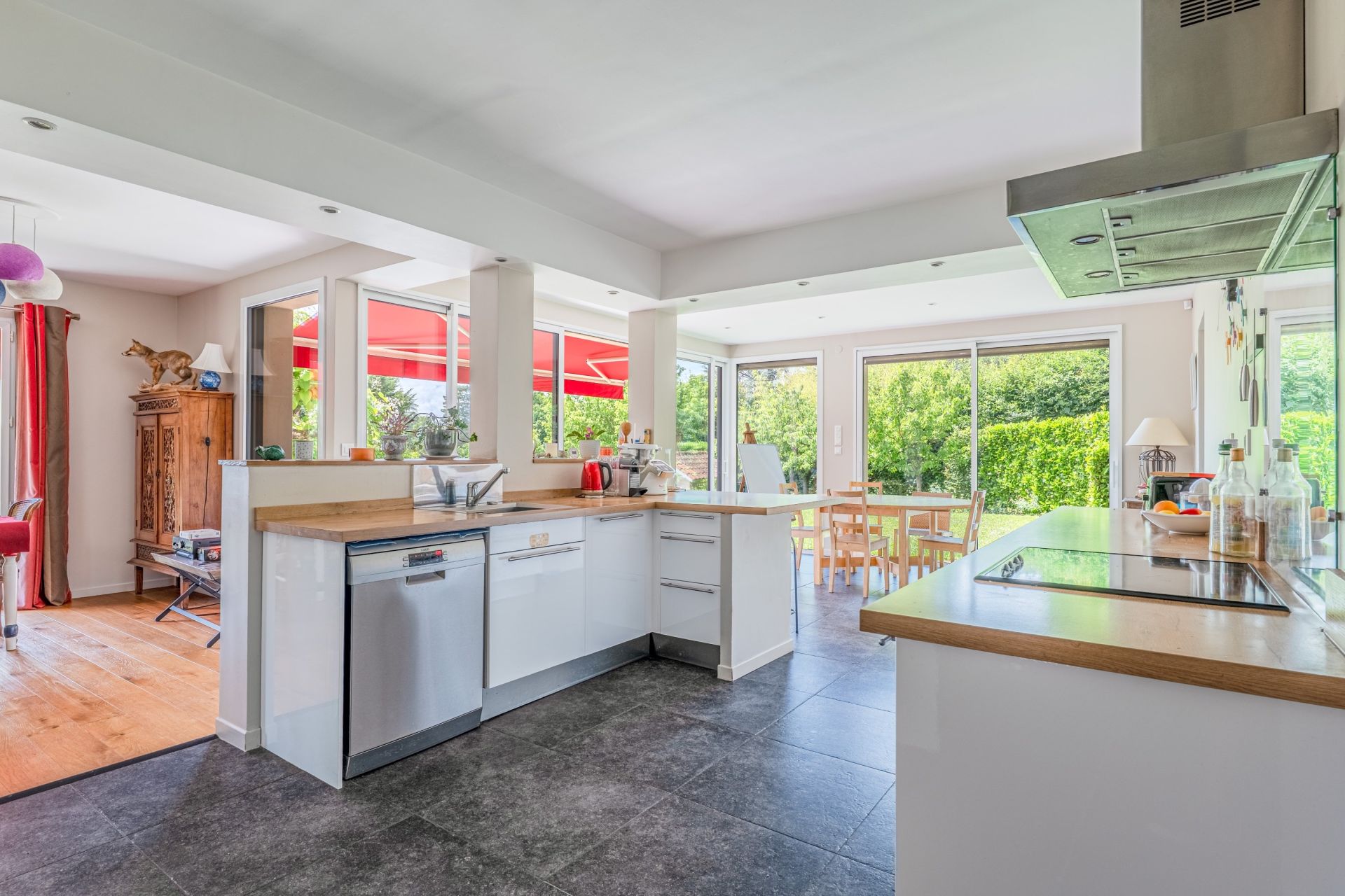luxury house 7 Rooms for sale on CHARBONNIERES LES BAINS (69260)
