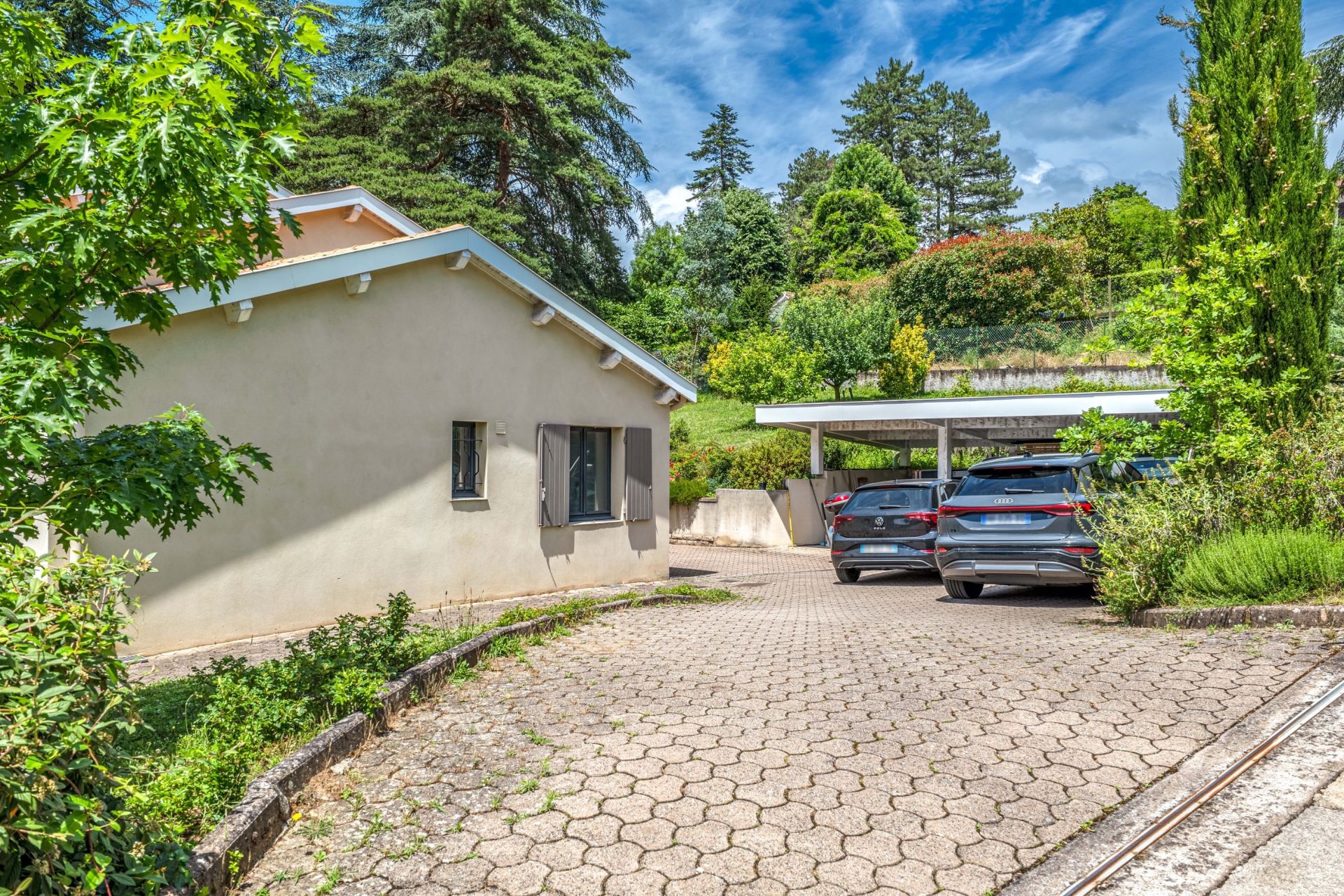 luxury house 7 Rooms for sale on CHARBONNIERES LES BAINS (69260)