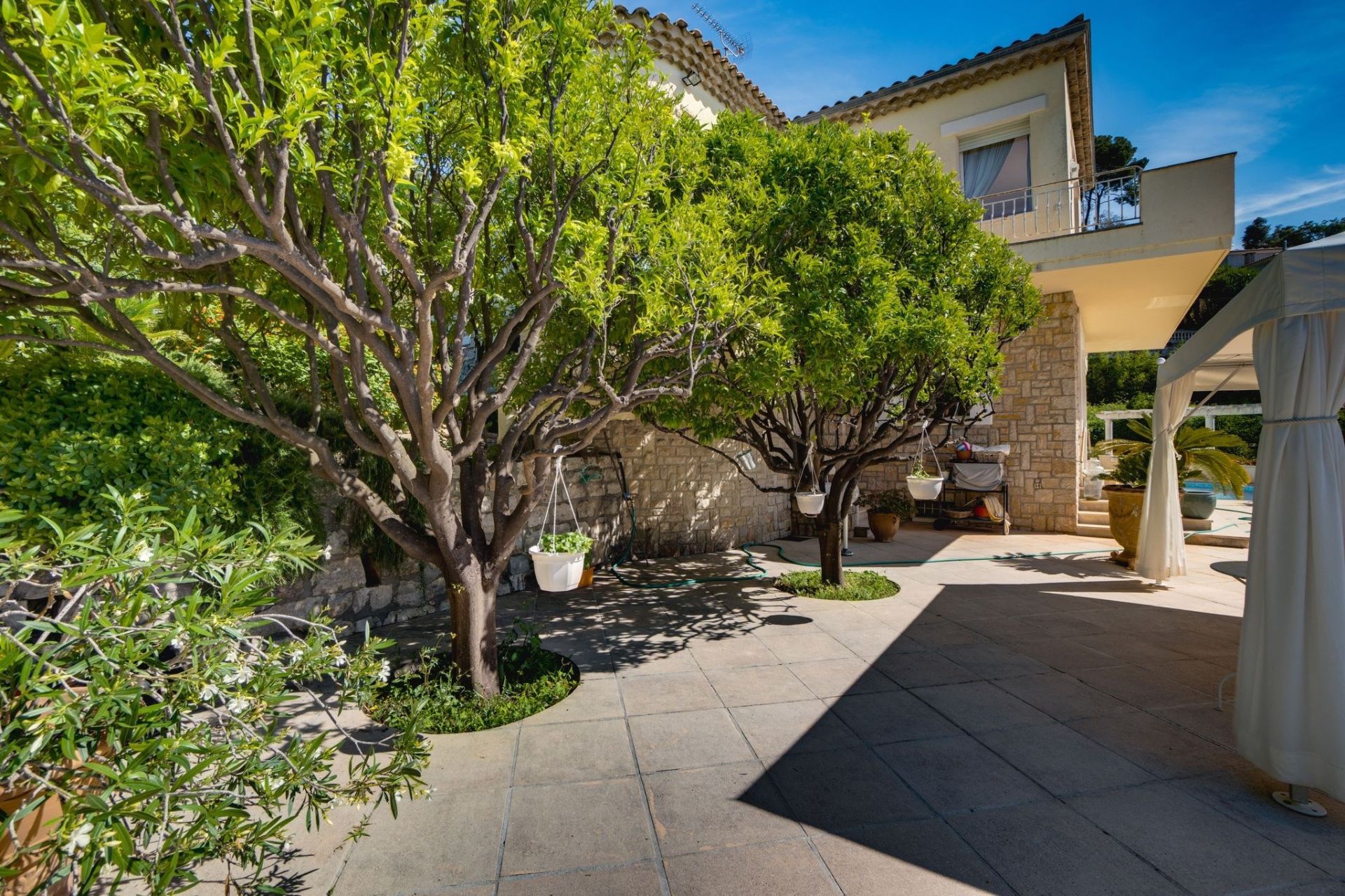 luxury villa 6 Rooms for sale on VALLAURIS (06220)