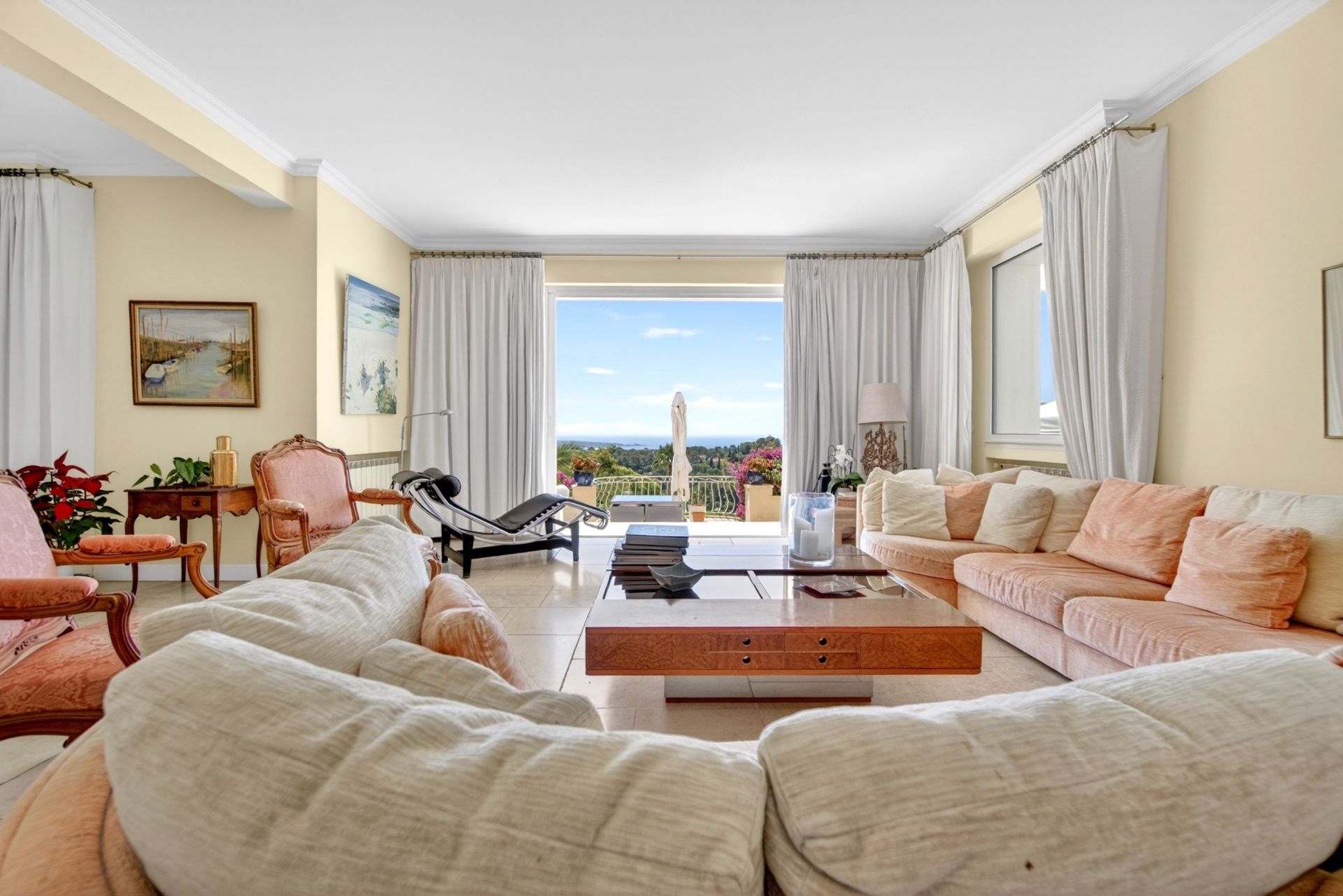 luxury villa 6 Rooms for sale on VALLAURIS (06220)
