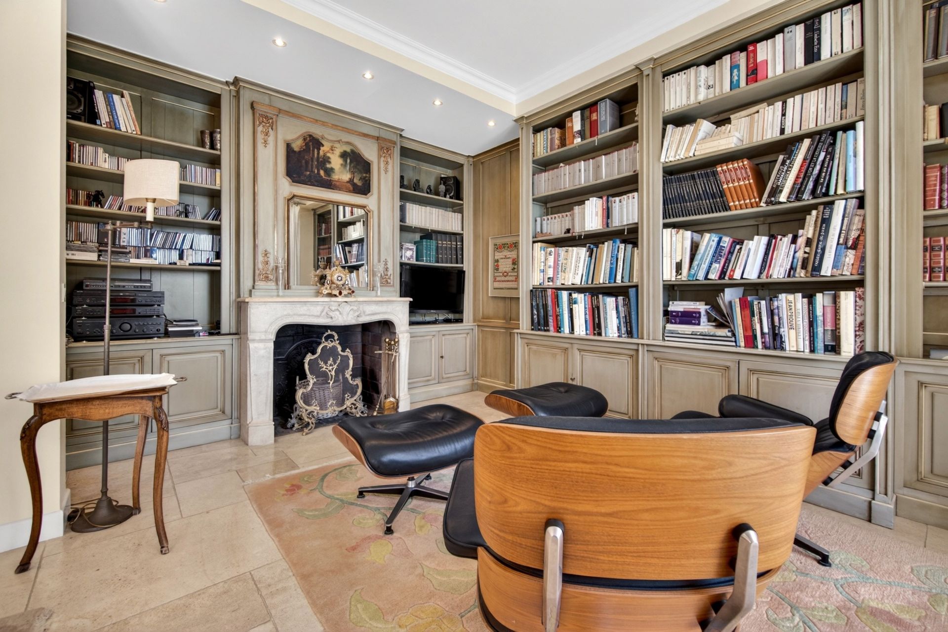 luxury villa 6 Rooms for sale on VALLAURIS (06220)