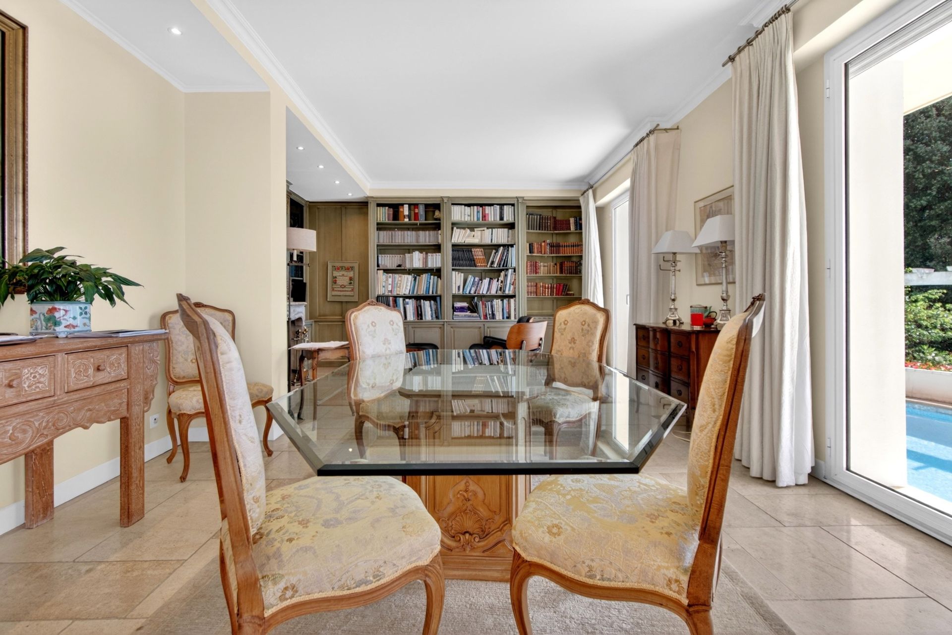 luxury villa 6 Rooms for sale on VALLAURIS (06220)