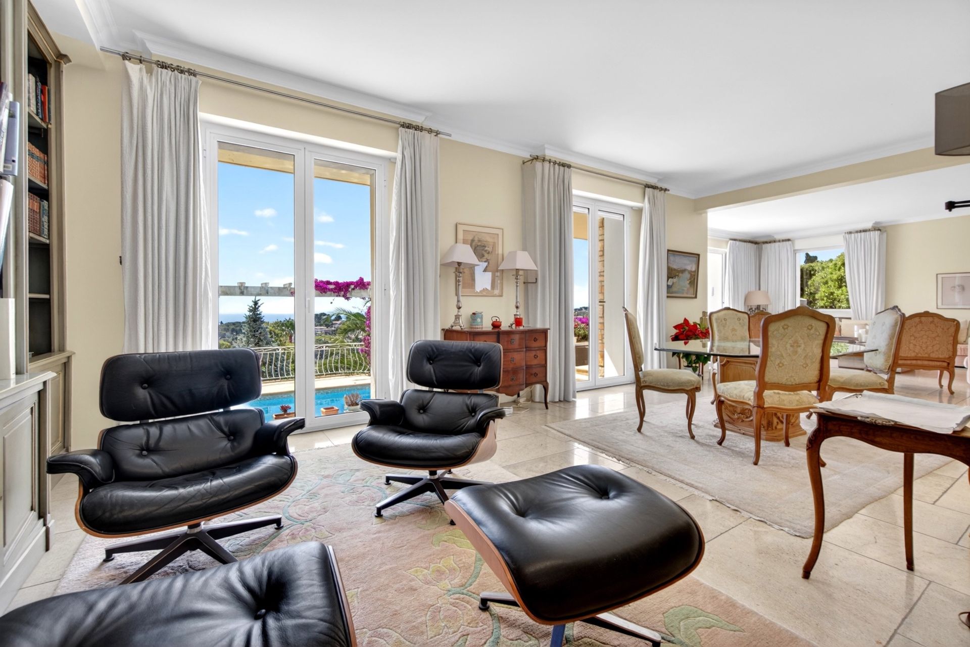 luxury villa 6 Rooms for sale on VALLAURIS (06220)