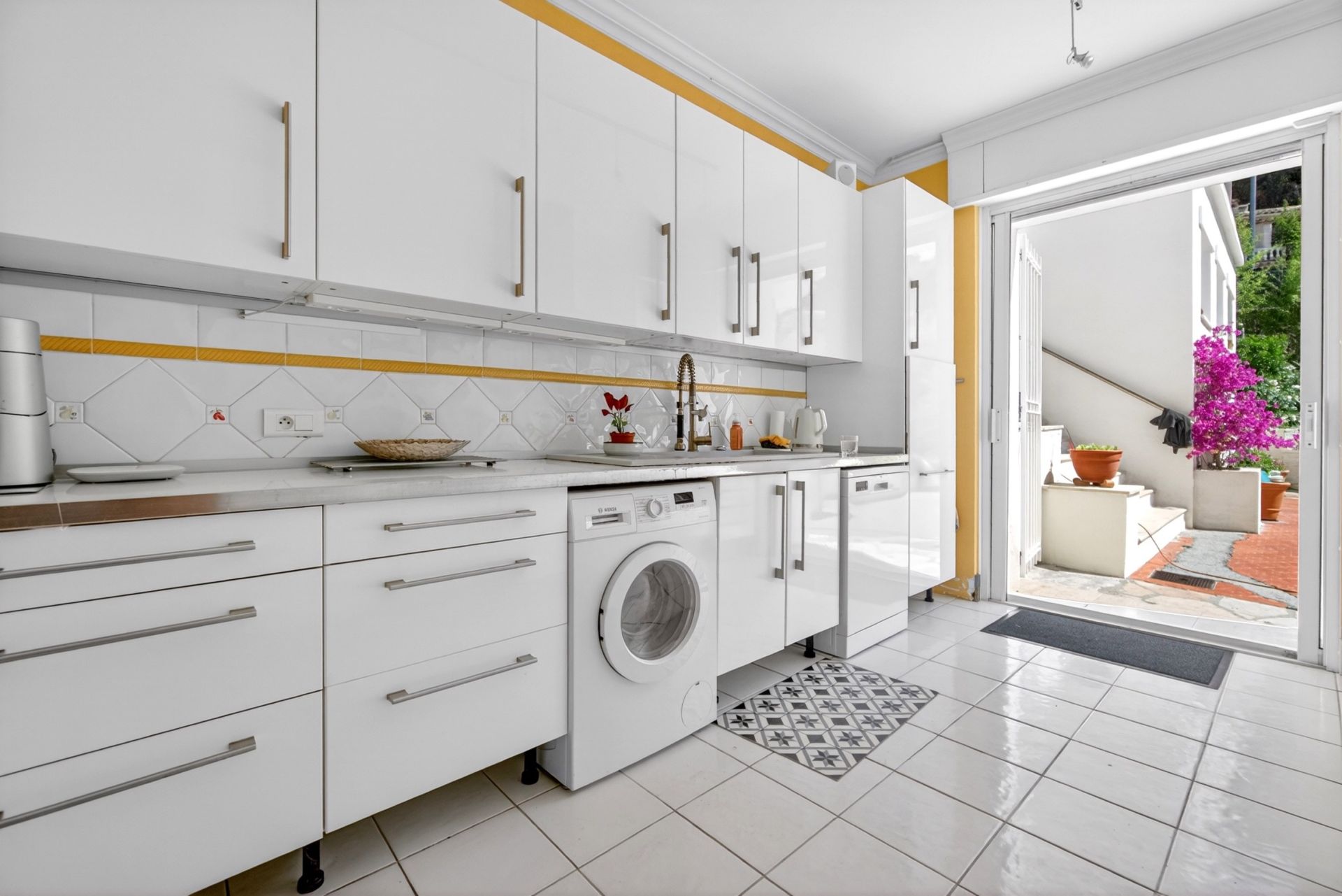 luxury villa 6 Rooms for sale on VALLAURIS (06220)