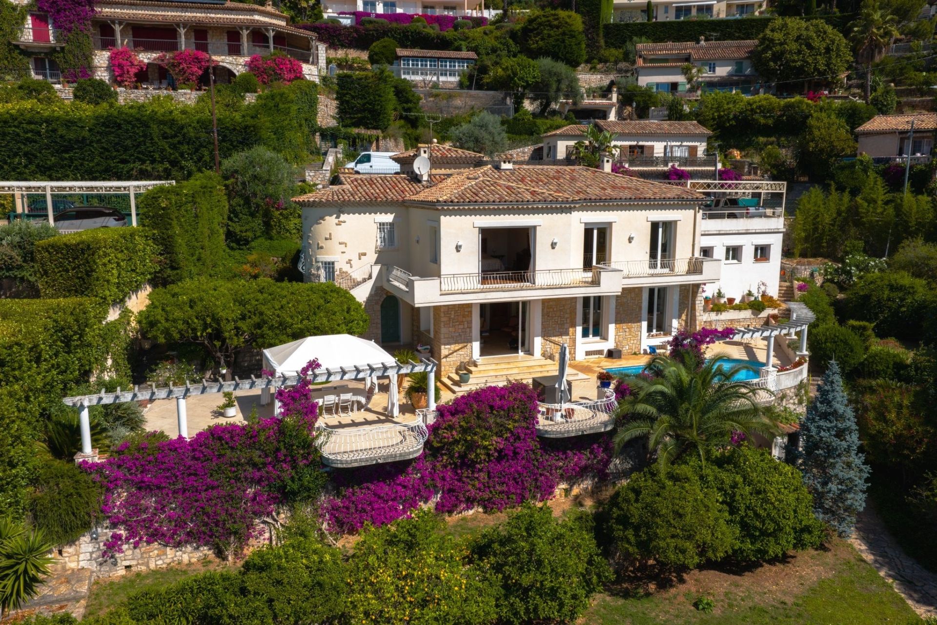 luxury villa 6 Rooms for sale on VALLAURIS (06220)