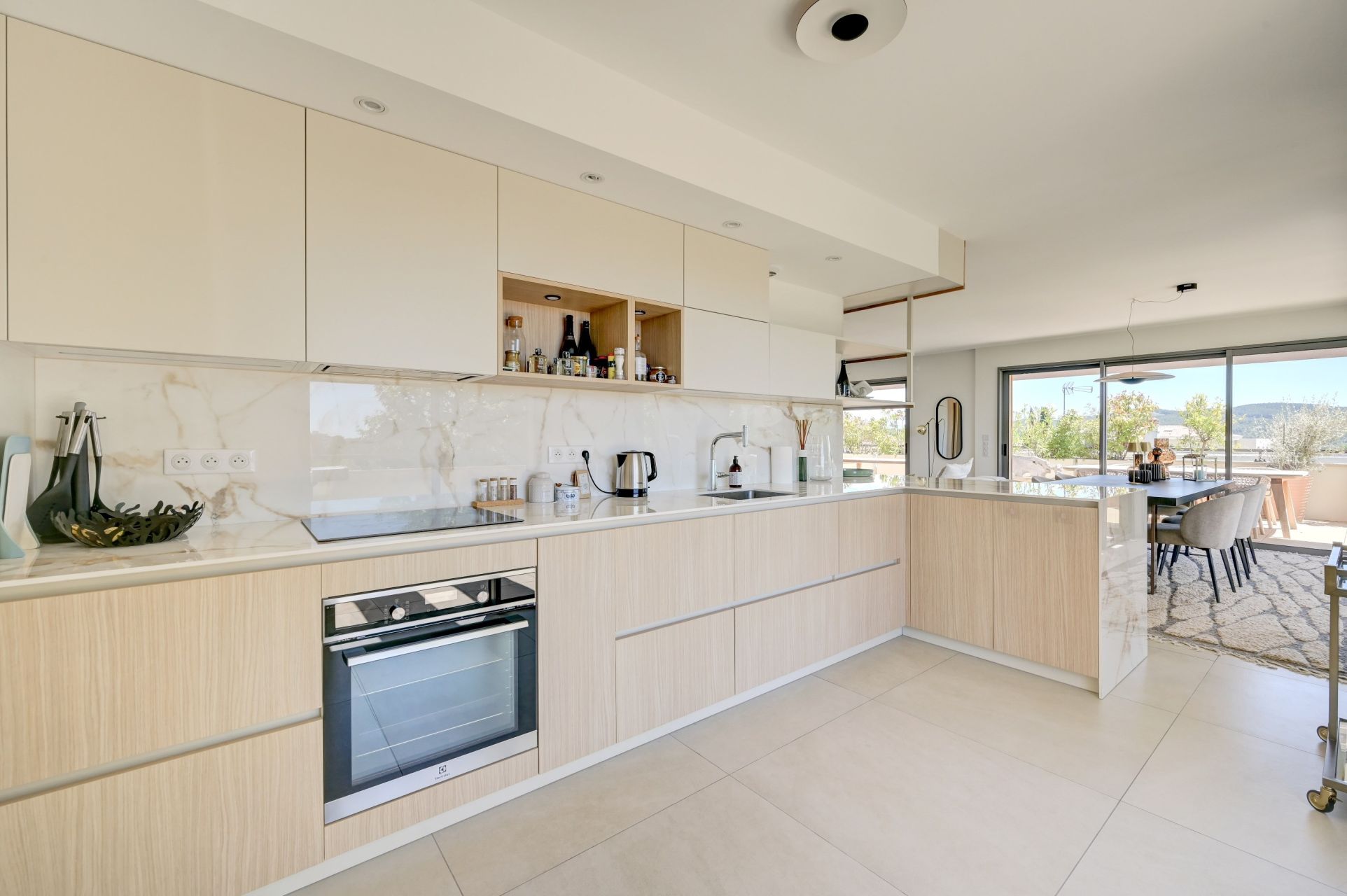 luxury apartment 5 Rooms for sale on AIX EN PROVENCE (13100)
