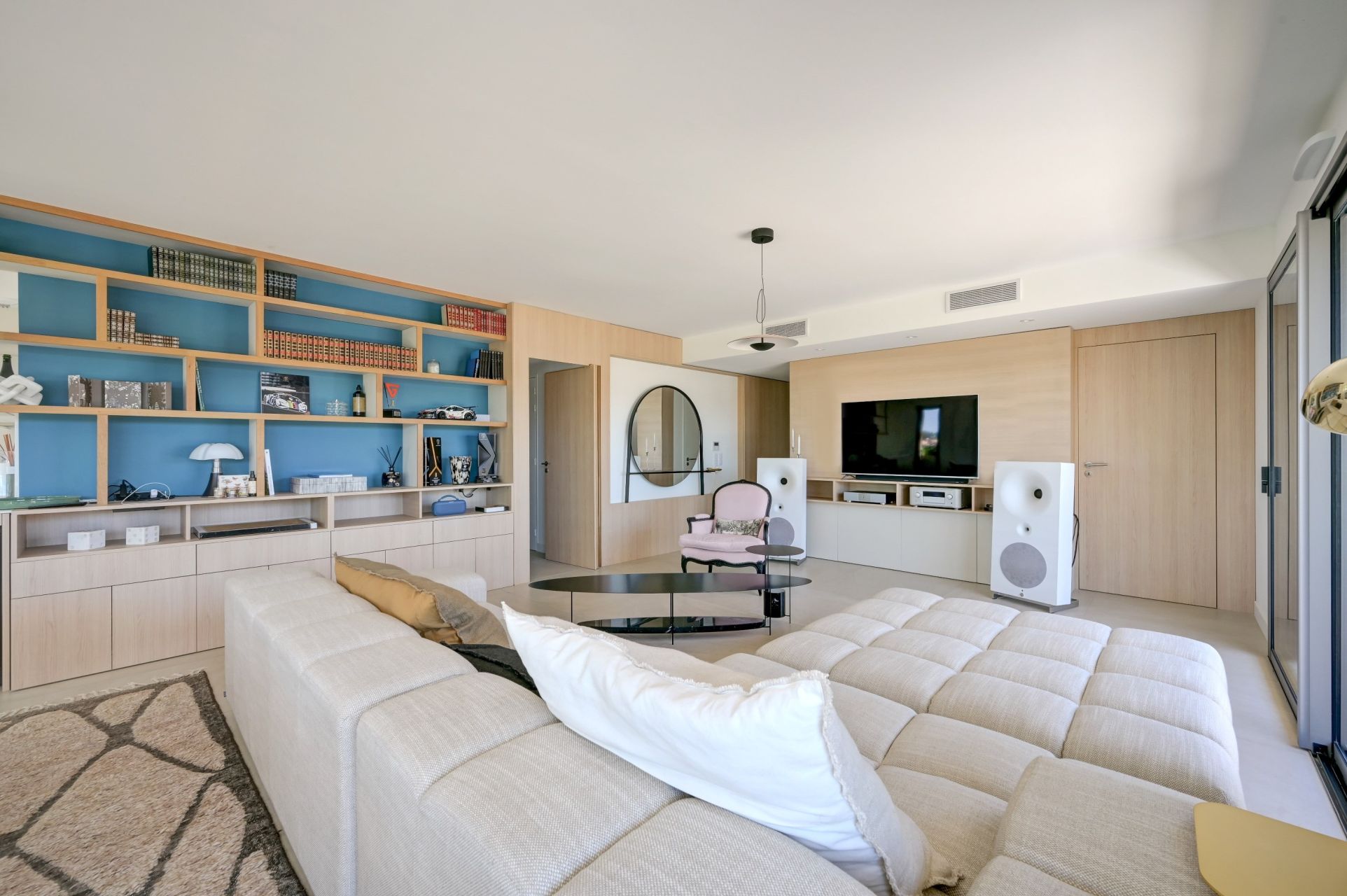luxury apartment 5 Rooms for sale on AIX EN PROVENCE (13100)