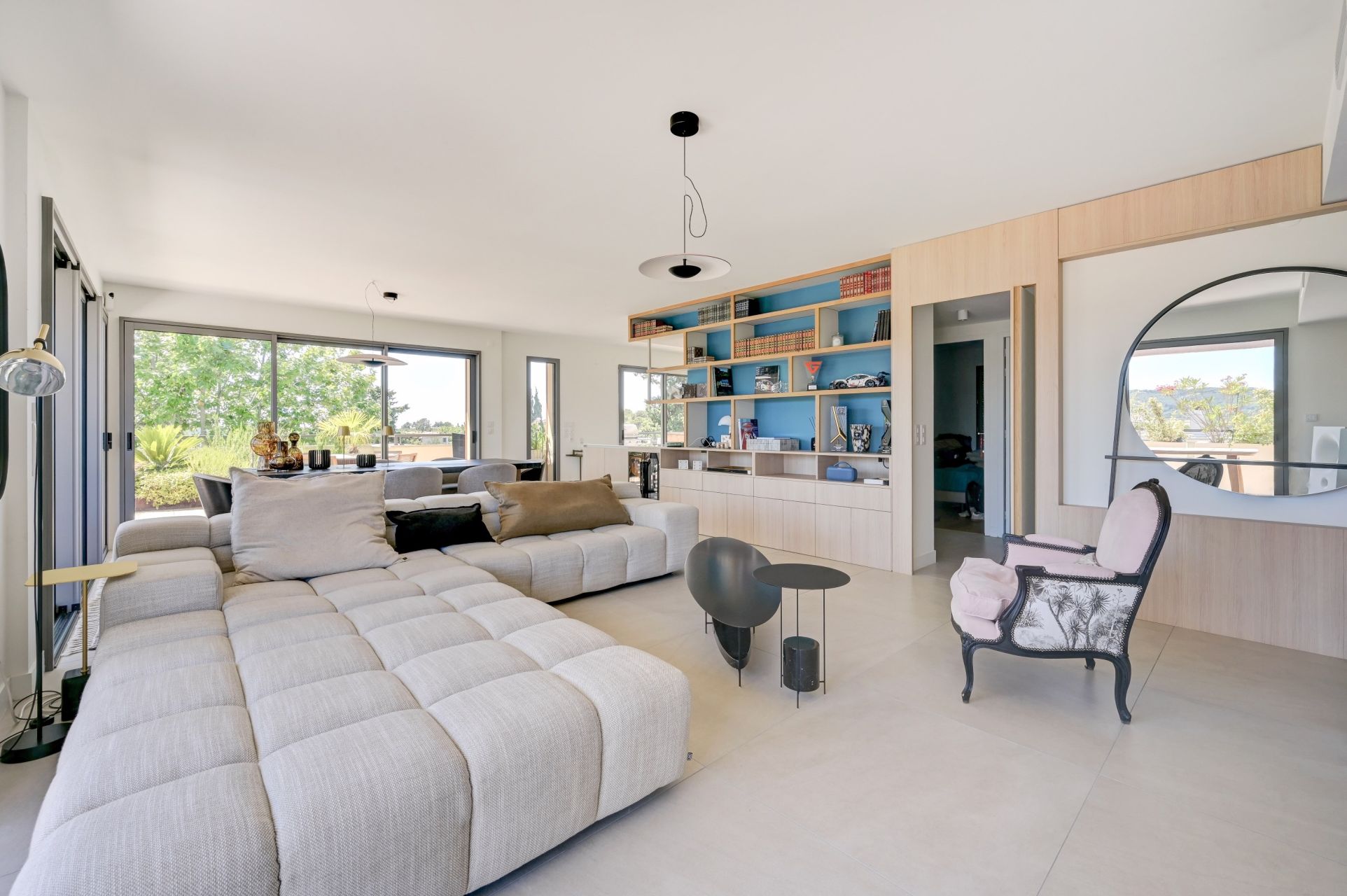luxury apartment 5 Rooms for sale on AIX EN PROVENCE (13100)
