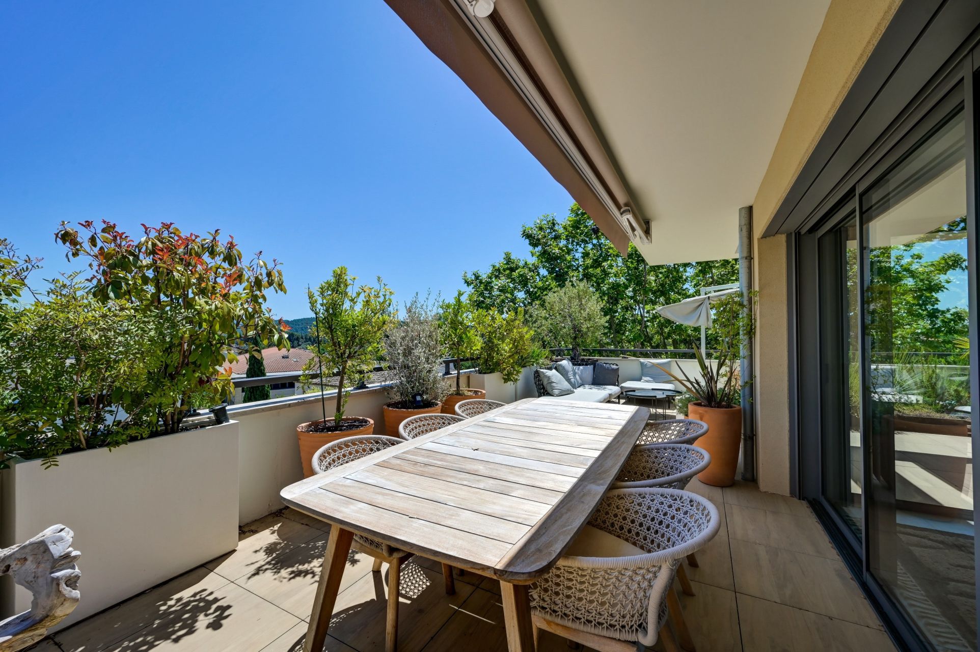 luxury apartment 5 Rooms for sale on AIX EN PROVENCE (13100)