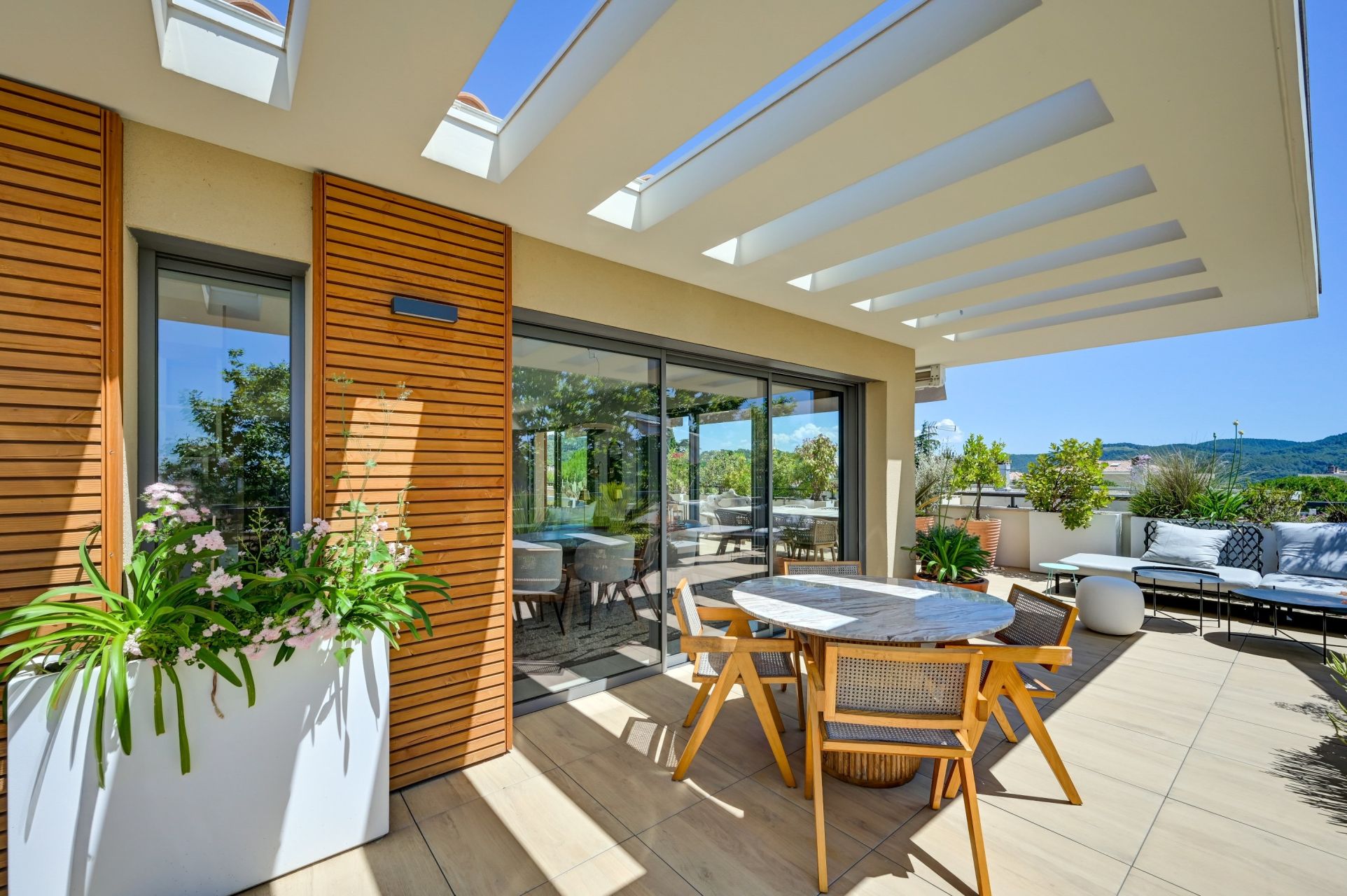 luxury apartment 5 Rooms for sale on AIX EN PROVENCE (13100)