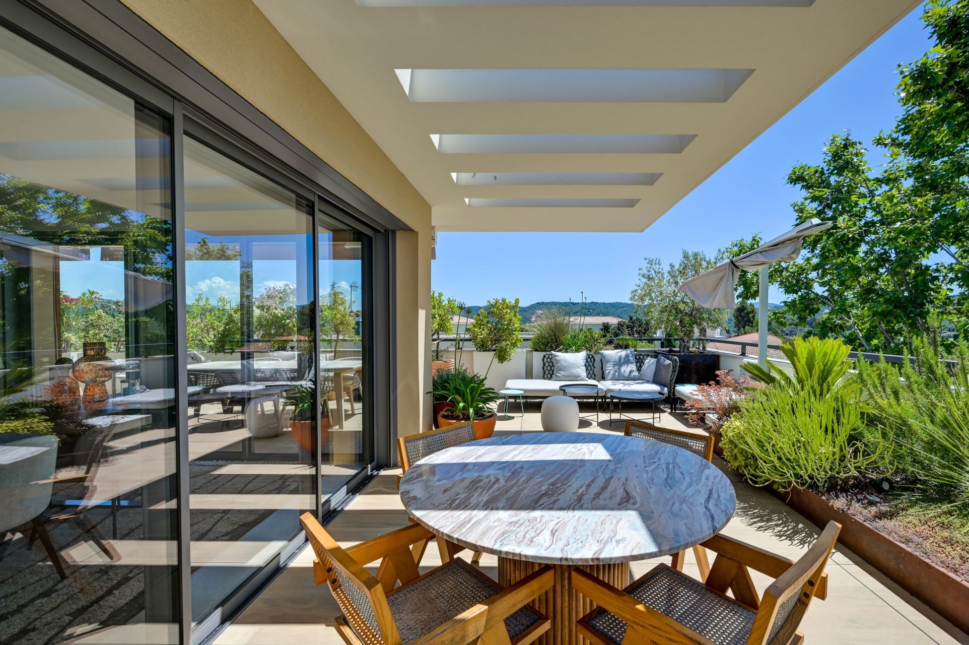 luxury apartment 5 Rooms for sale on AIX EN PROVENCE (13100)