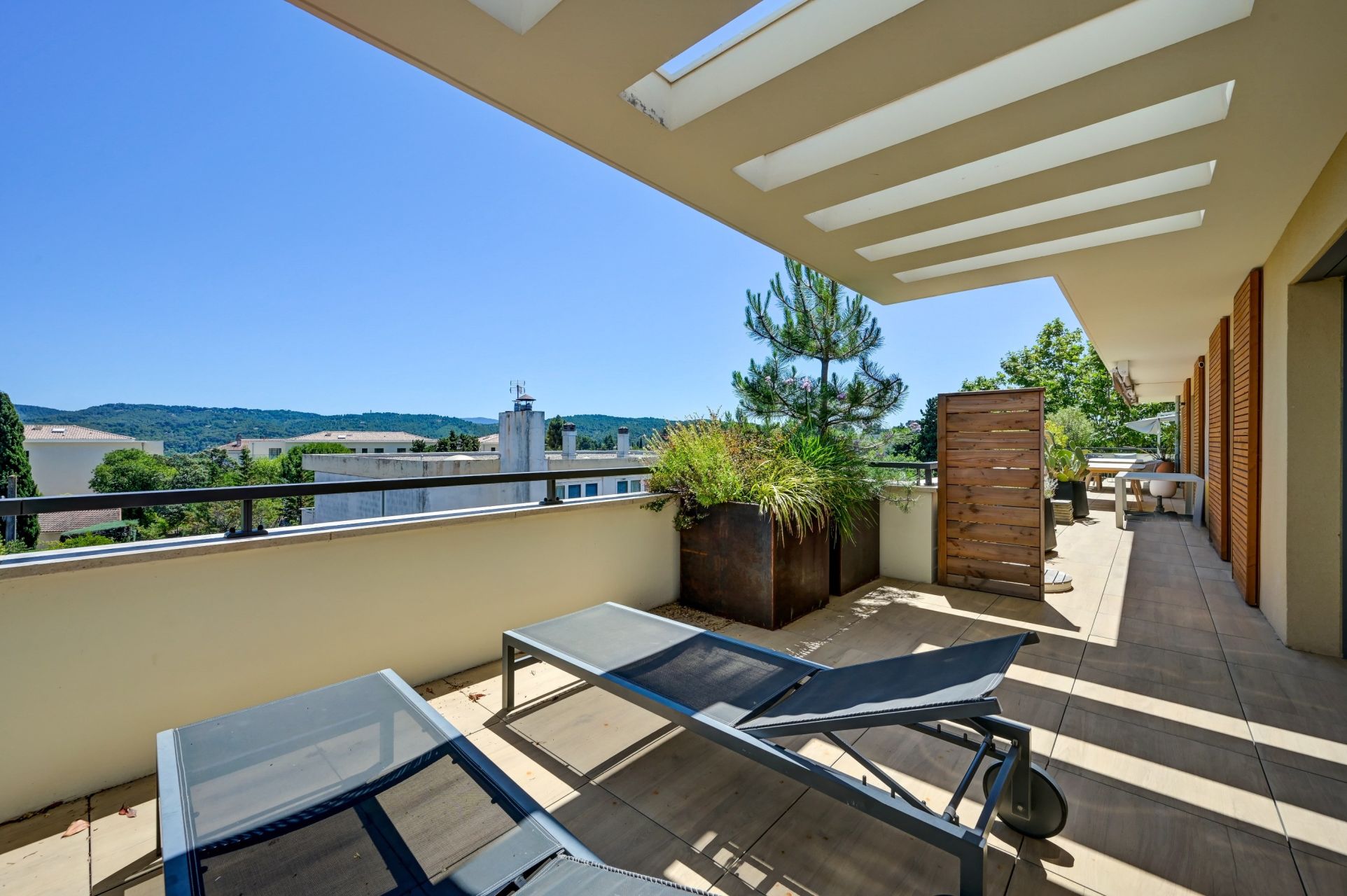 luxury apartment 5 Rooms for sale on AIX EN PROVENCE (13100)