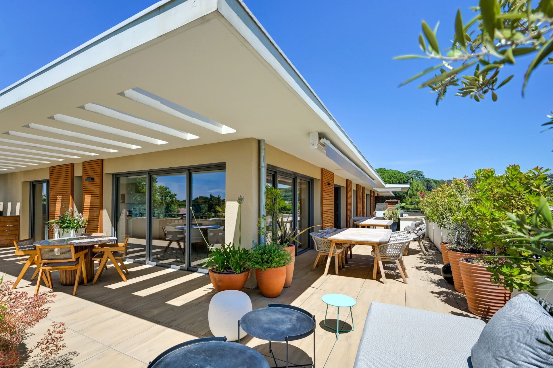 luxury apartment 5 Rooms for sale on AIX EN PROVENCE (13100)