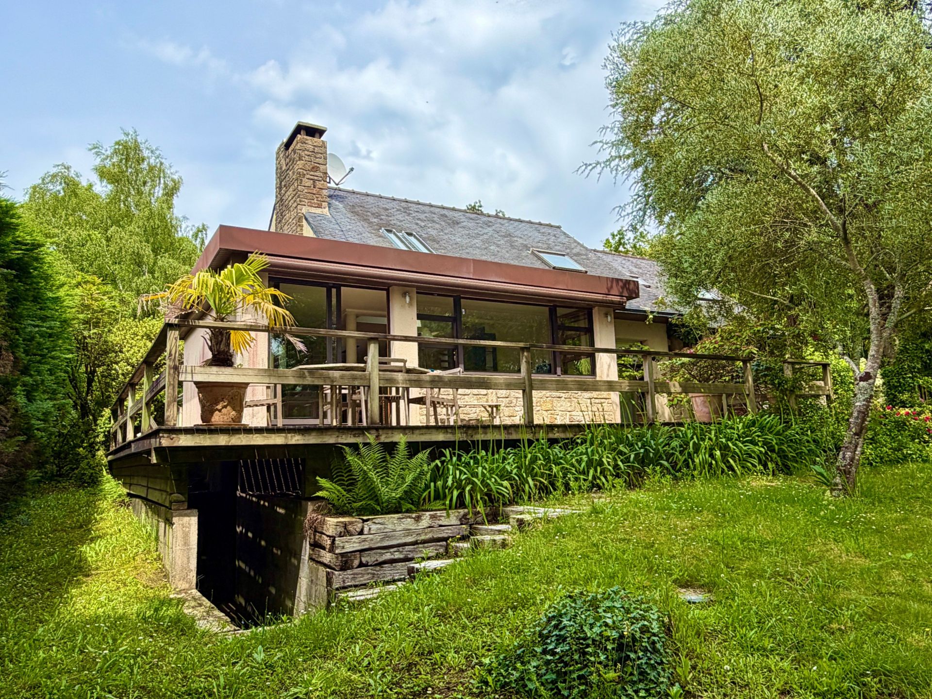 luxury house 12 Rooms for sale on QUIMPER (29000)