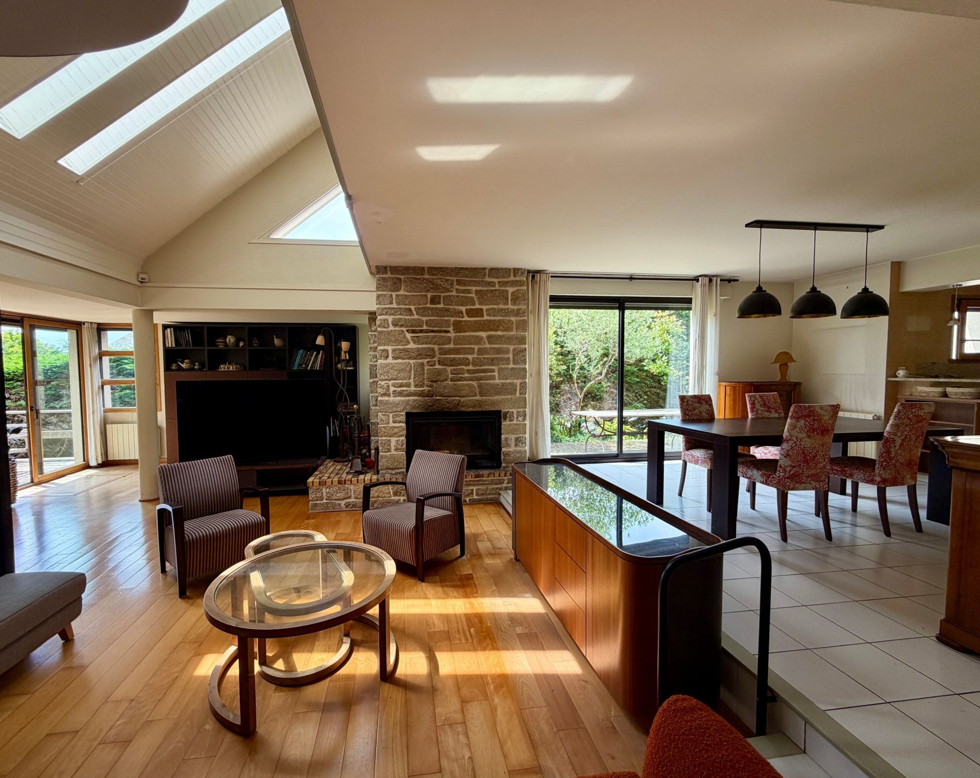 luxury house 12 Rooms for sale on QUIMPER (29000)