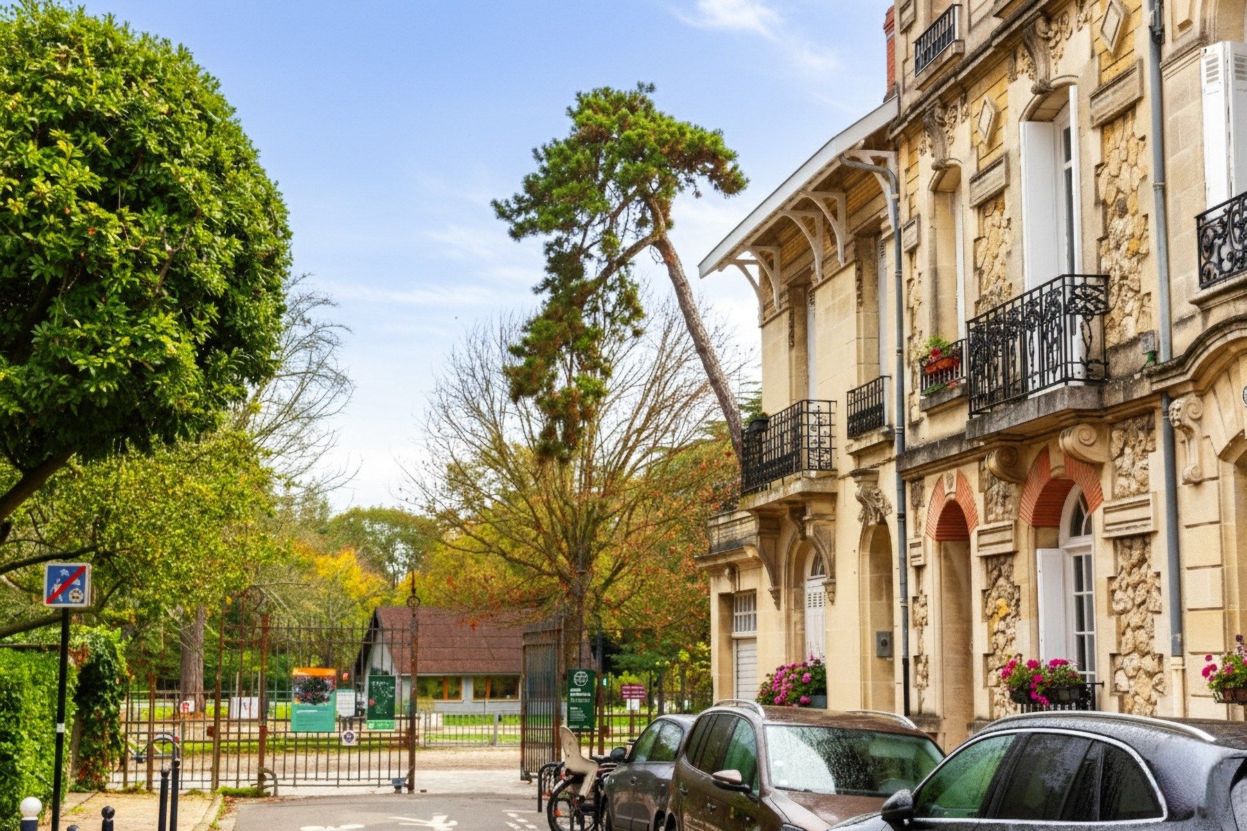 luxury house 10 Rooms for sale on BORDEAUX (33000)