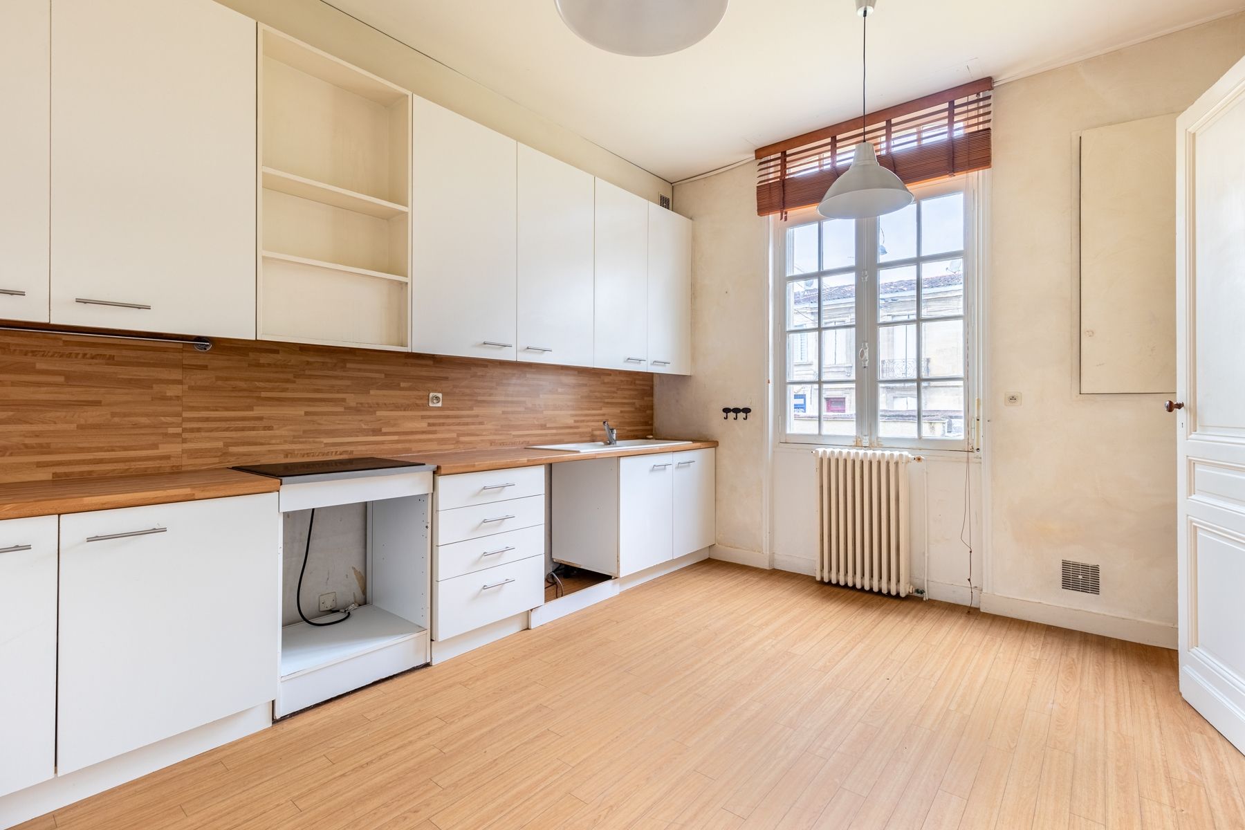 luxury house 10 Rooms for sale on BORDEAUX (33000)