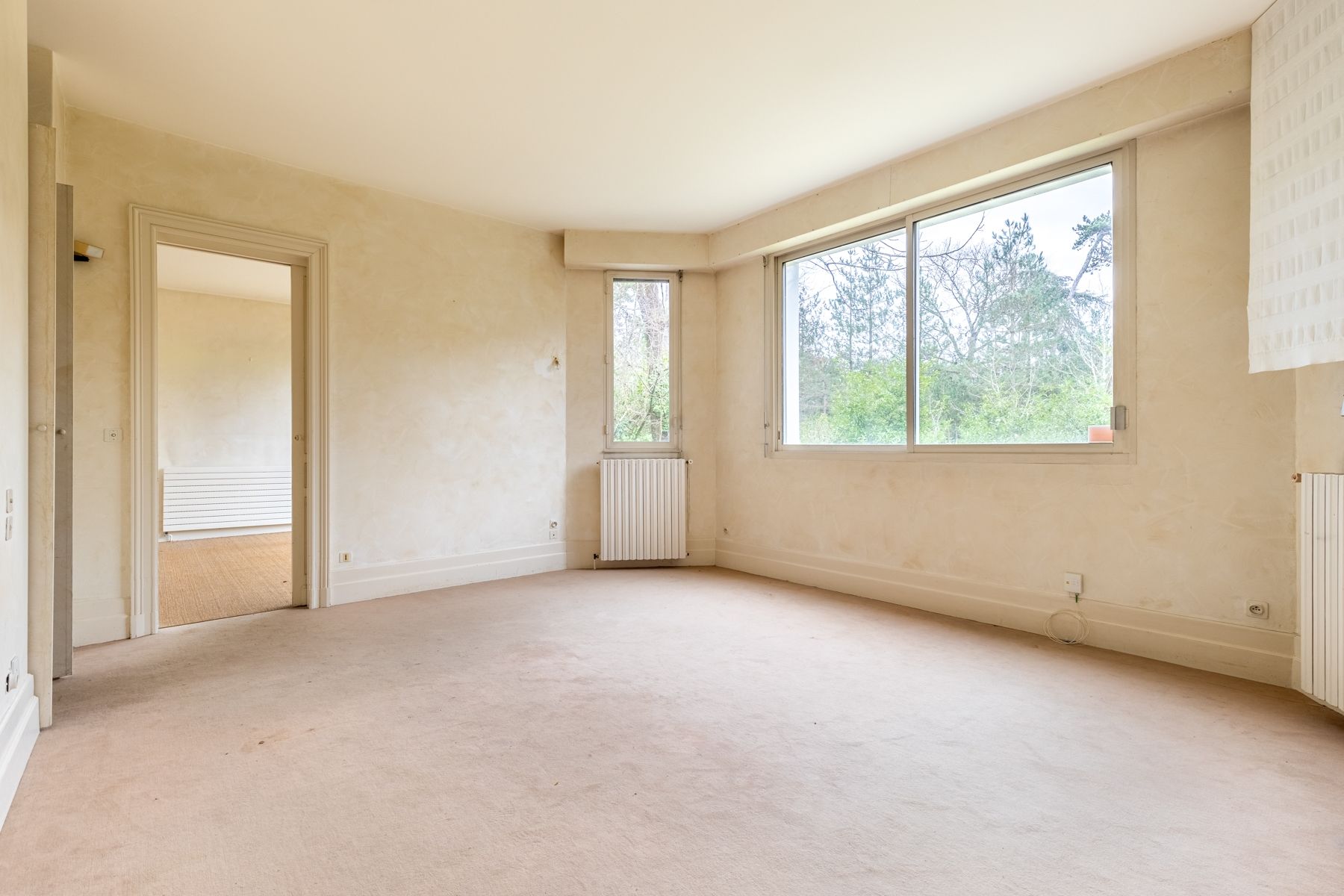 luxury house 10 Rooms for sale on BORDEAUX (33000)