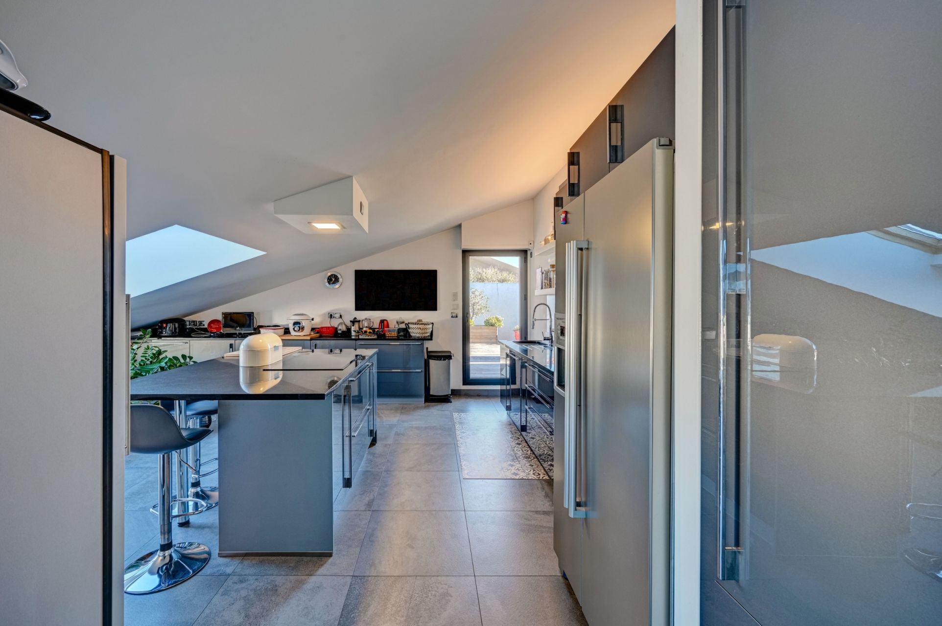 penthouse 4 Rooms for sale on MARSEILLE (13008)