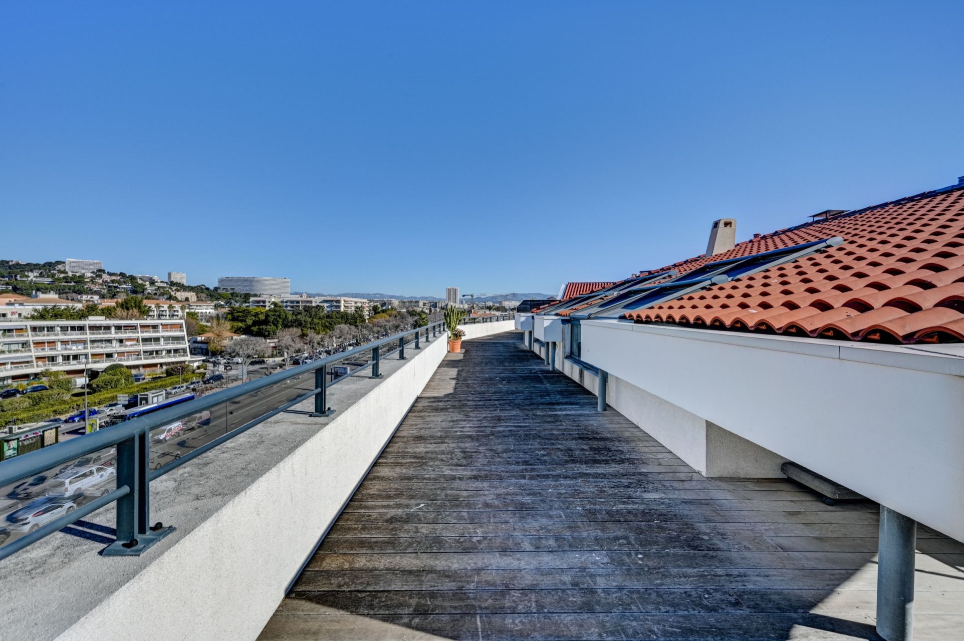 penthouse 4 Rooms for sale on MARSEILLE (13008)