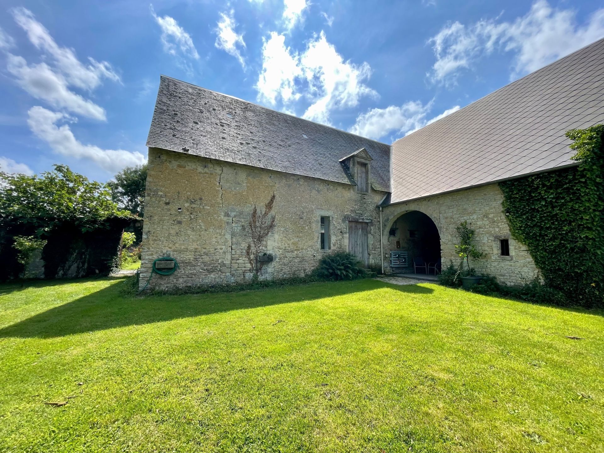 manor house 12 Rooms for sale on BAYEUX (14400)