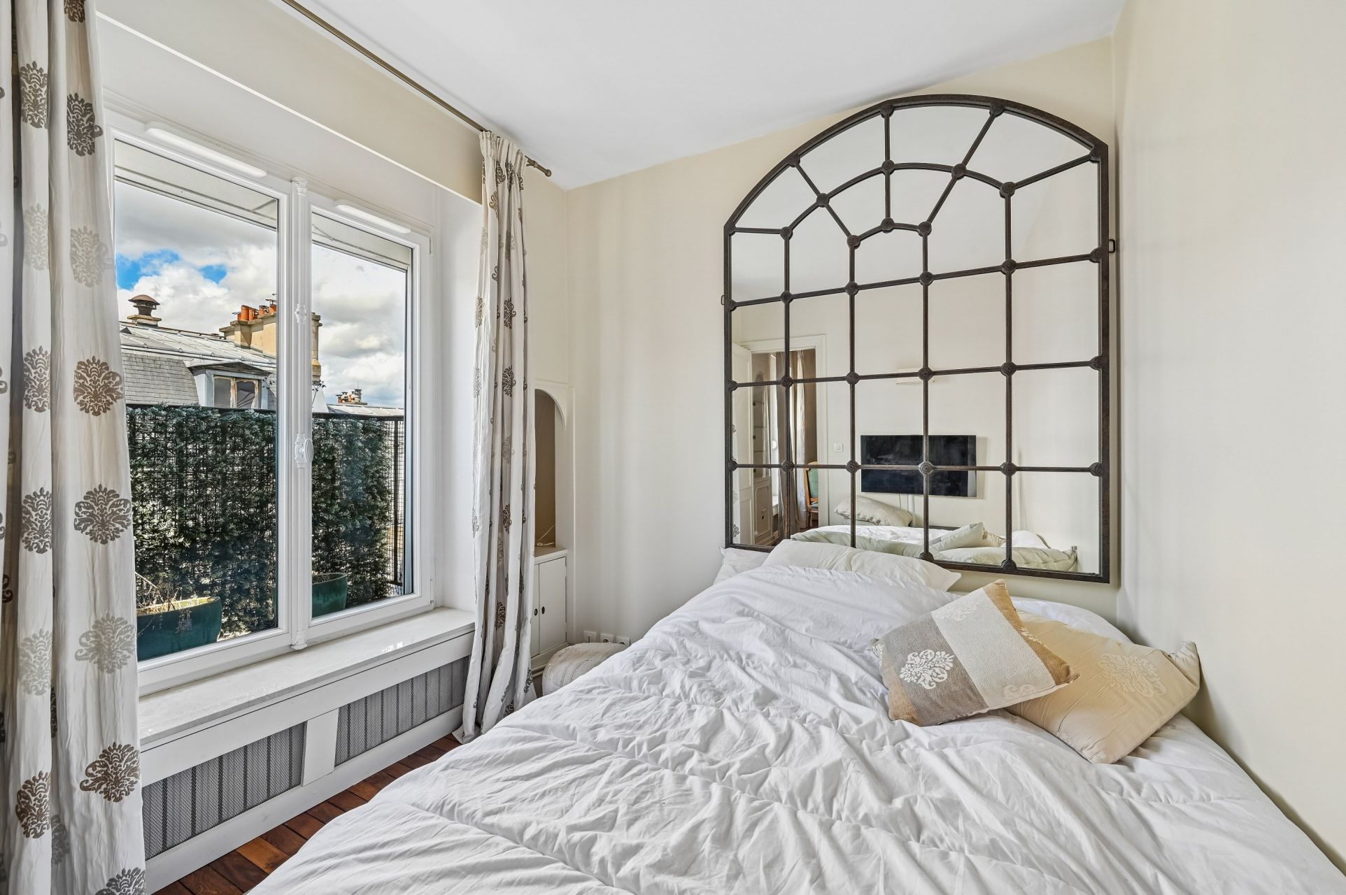 luxury apartment 3 Rooms for sale on PARIS (75116)