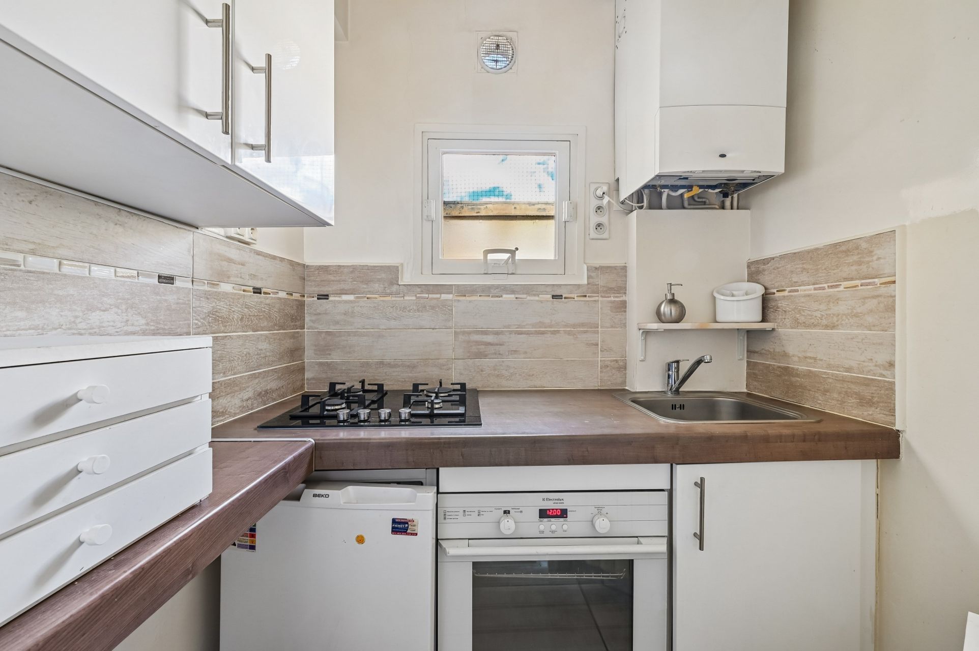 luxury apartment 3 Rooms for sale on PARIS (75116)