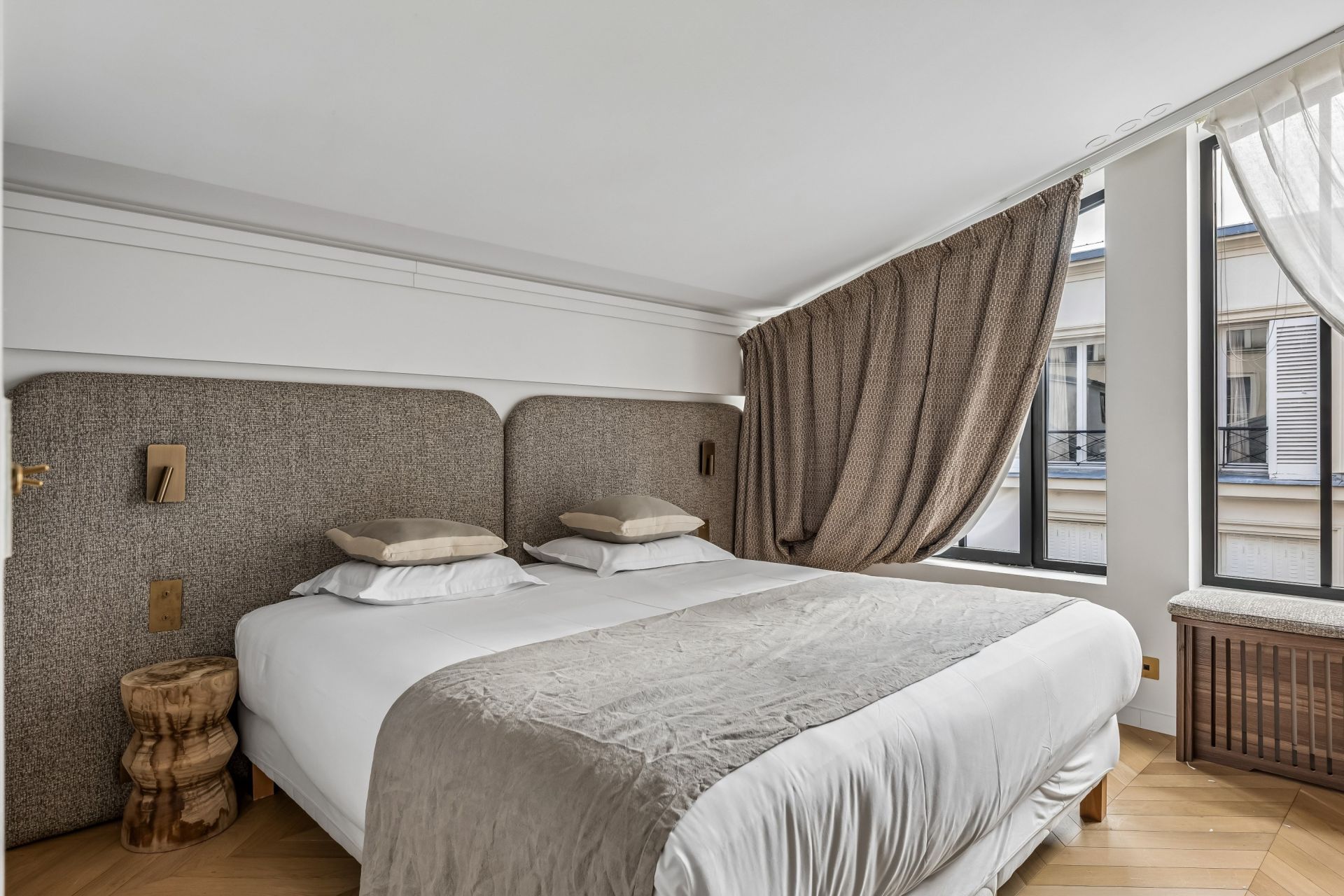 luxury apartment 5 Rooms for sale on PARIS (75018)