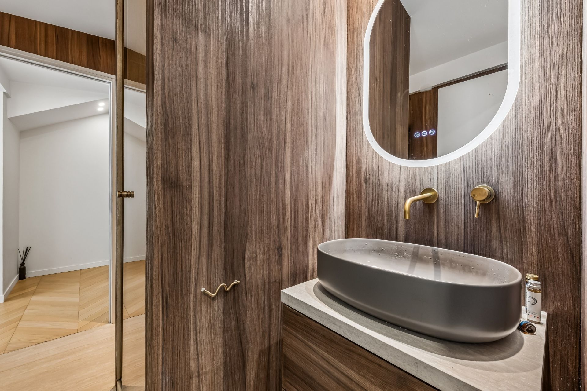 luxury apartment 5 Rooms for sale on PARIS (75018)