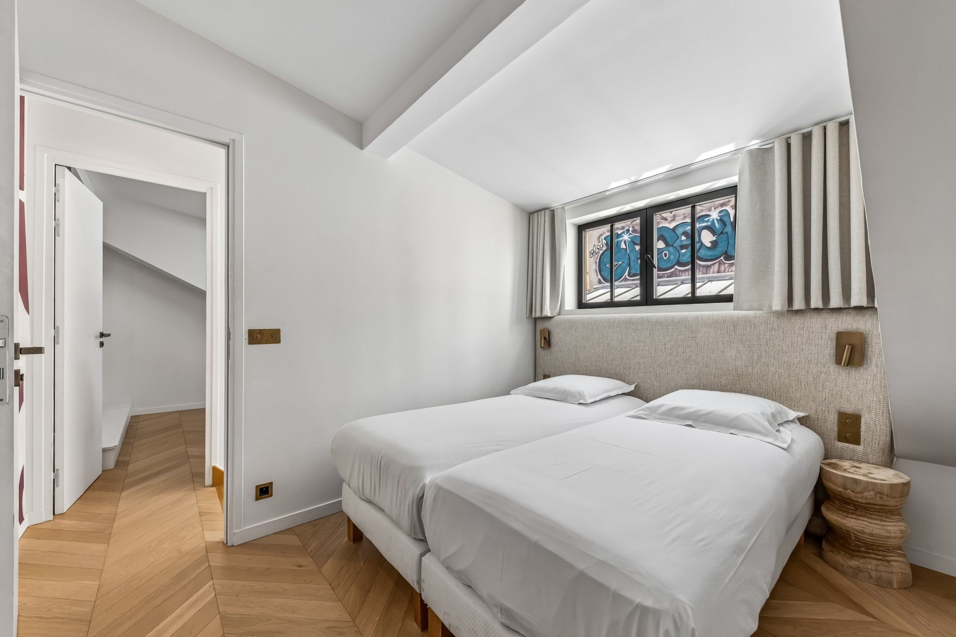 luxury apartment 5 Rooms for sale on PARIS (75018)