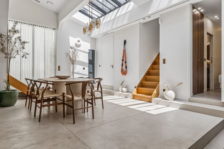 luxury apartment 5 Rooms for sale on PARIS (75018)