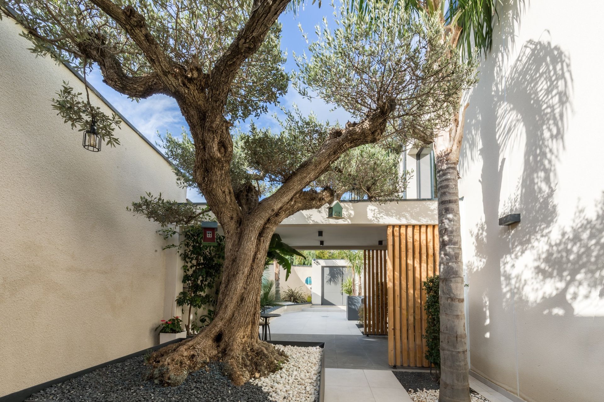 luxury house 6 Rooms for sale on PERPIGNAN (66000)