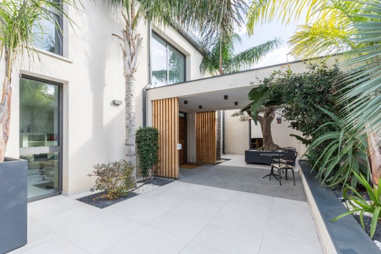 luxury house 6 Rooms for sale on PERPIGNAN (66000)