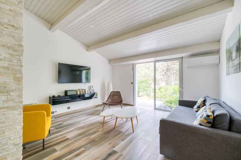 luxury house 4 Rooms for sale on ST GEORGES DE DIDONNE (17110)