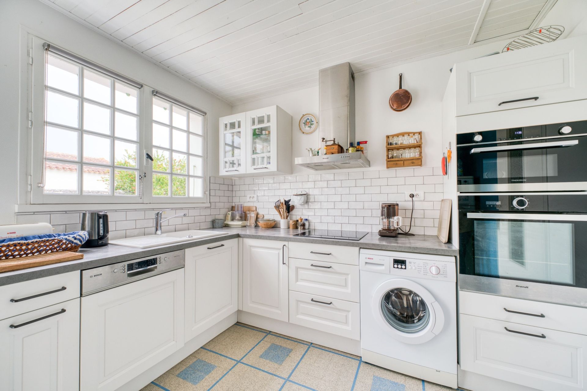 luxury house 5 Rooms for sale on LOIX (17111)