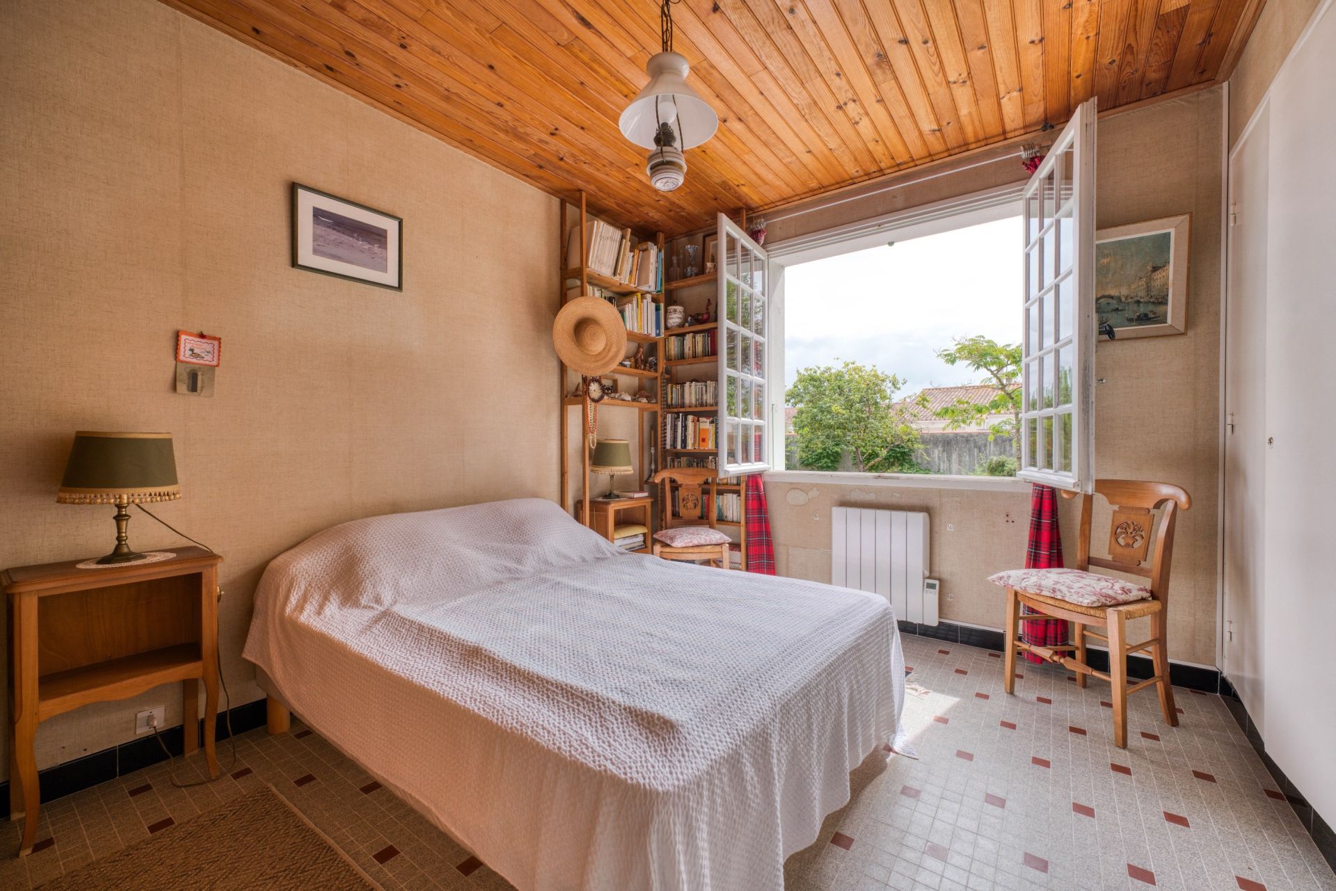 luxury house 5 Rooms for sale on LOIX (17111)